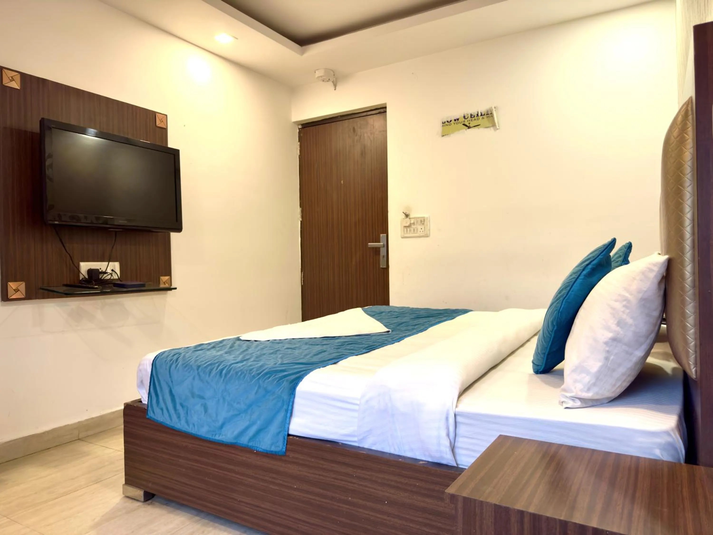 Bed in Hotel Pawan Plaza - Near BLK and Ganga Ram Hospital - Karol Bagh