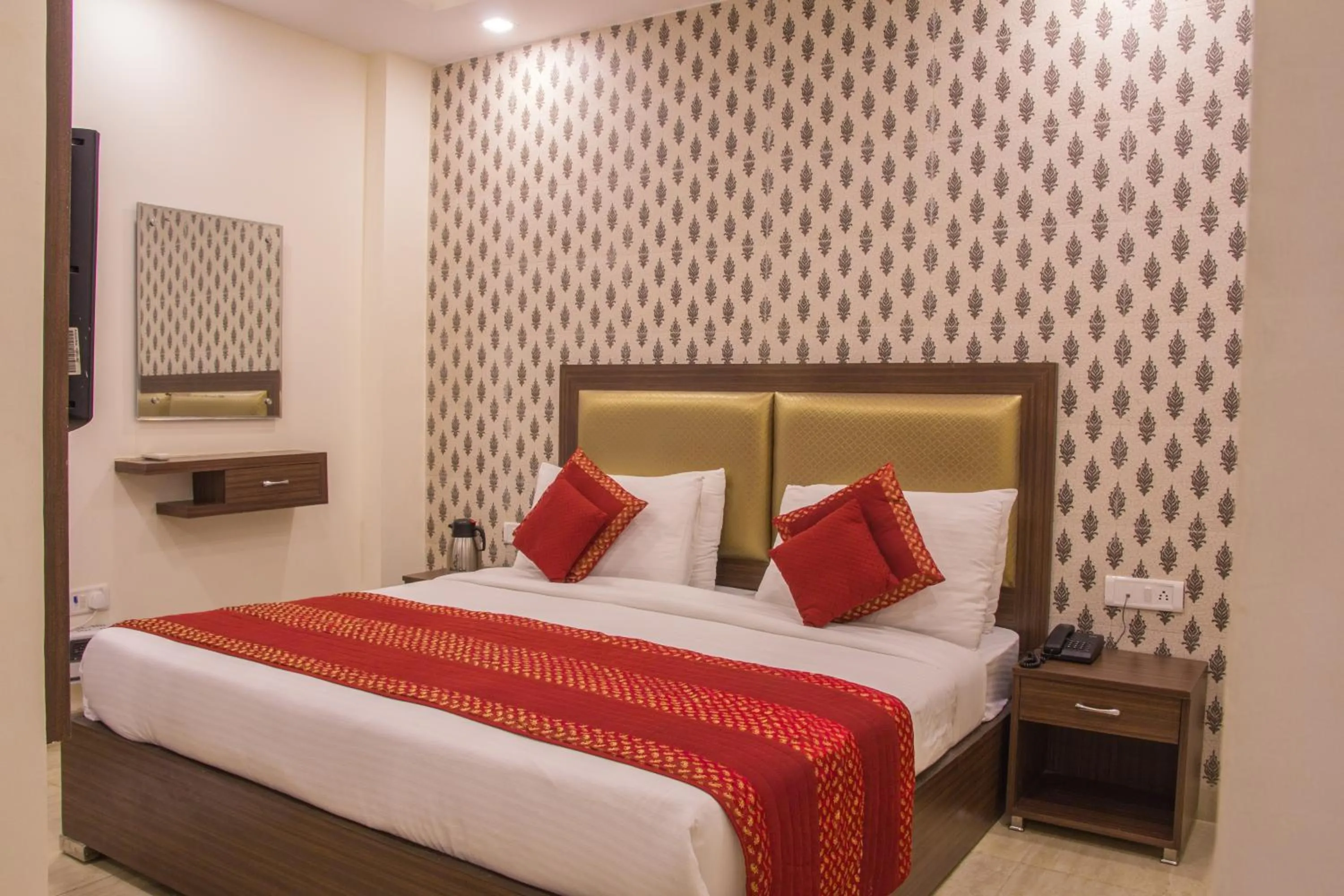 Bed in Hotel Pawan Plaza - Near BLK and Ganga Ram Hospital - Karol Bagh