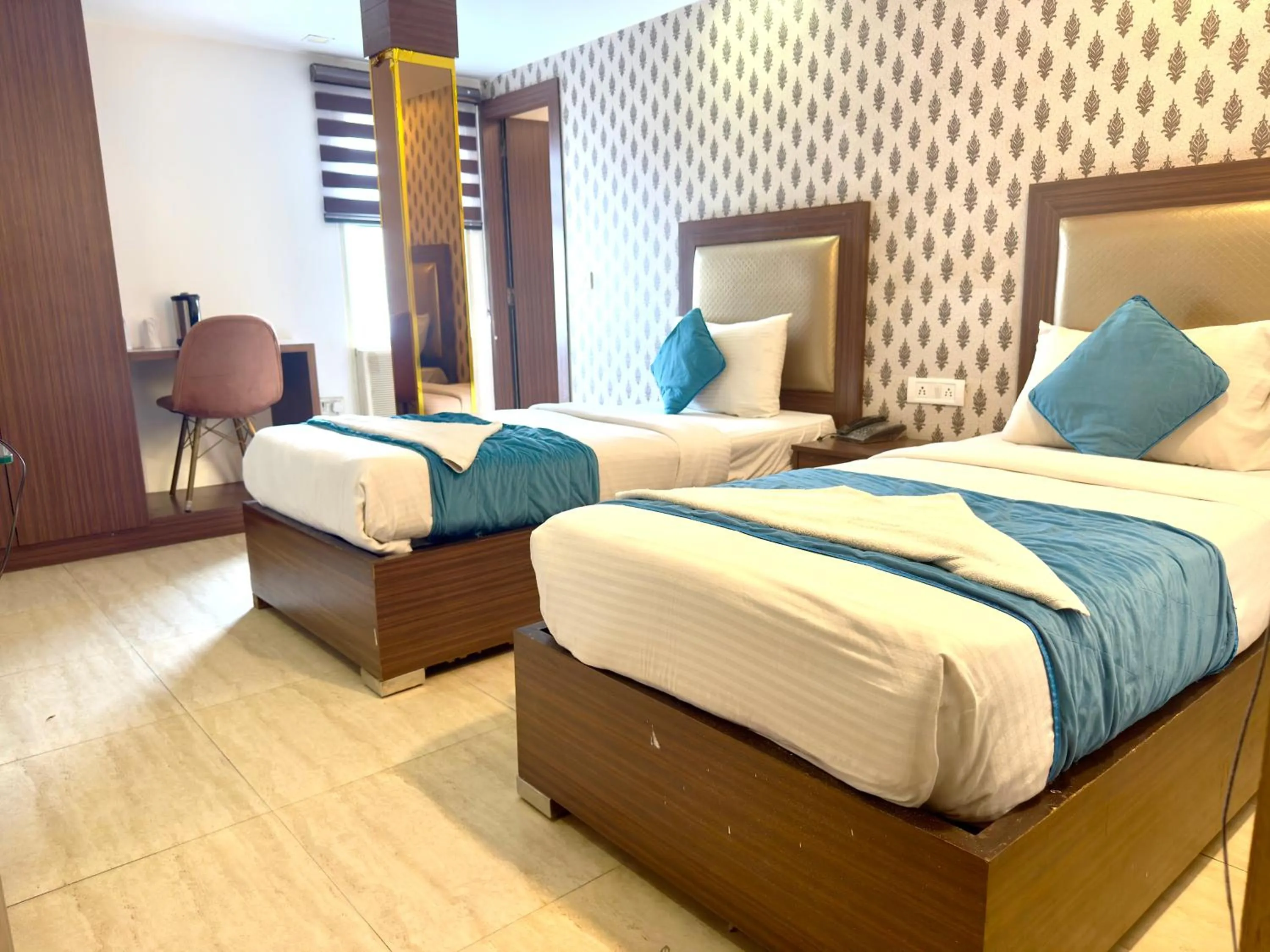 Bed in Hotel Pawan Plaza - Near BLK and Ganga Ram Hospital - Karol Bagh