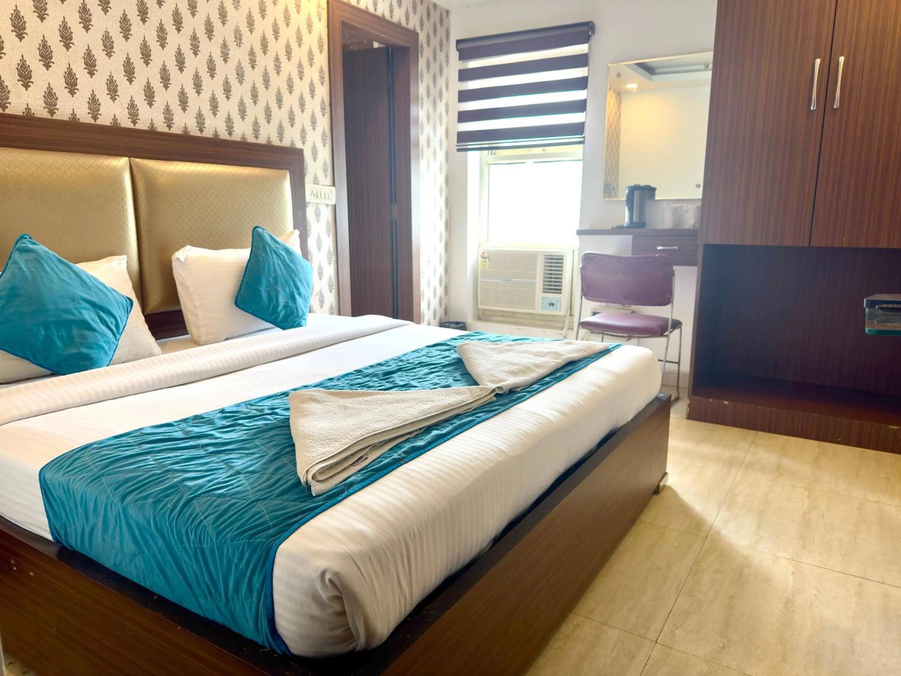Bed in Hotel Pawan Plaza - Near BLK and Ganga Ram Hospital - Karol Bagh