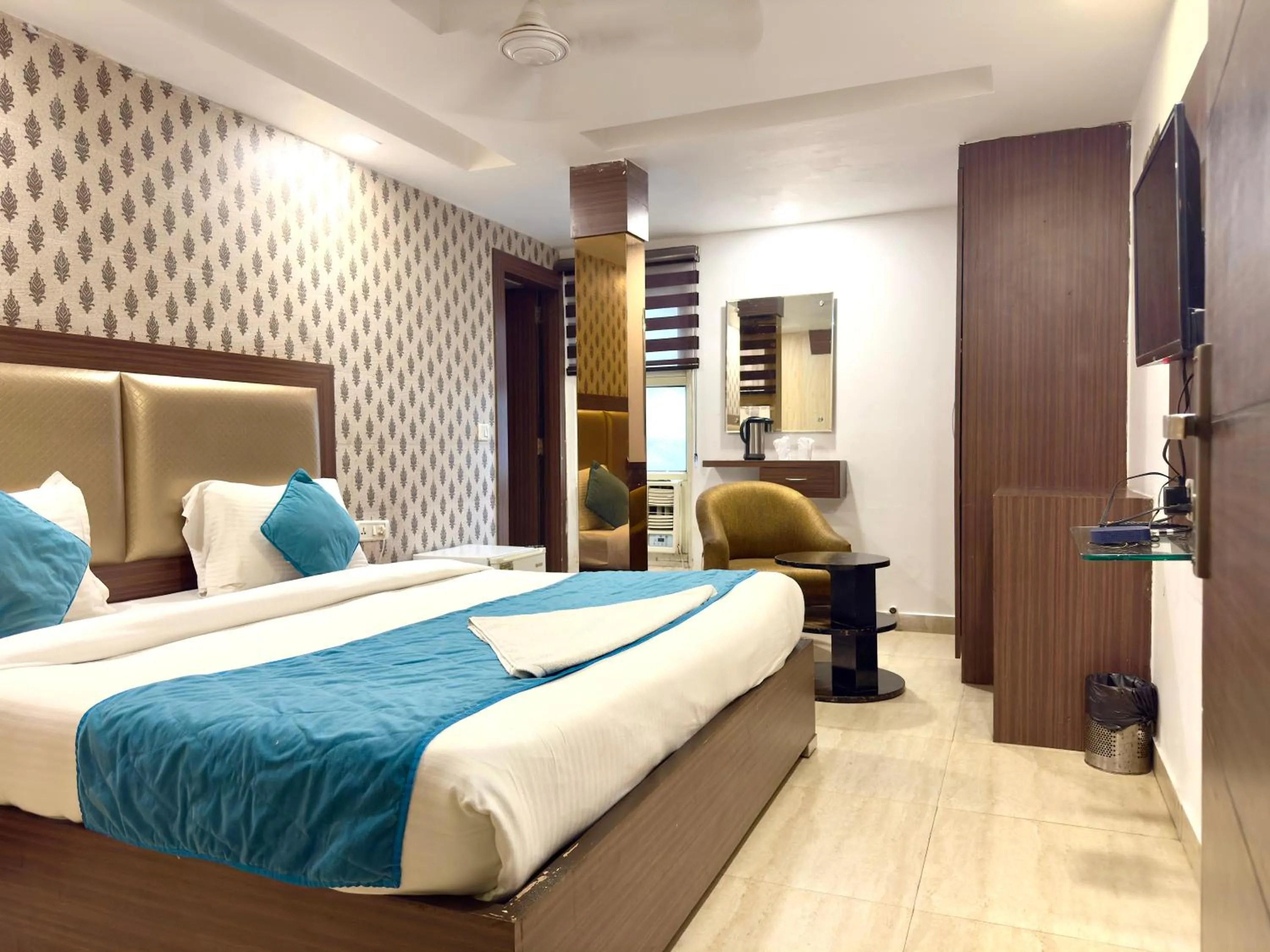 Bedroom, Bed in Hotel Pawan Plaza - Near BLK and Ganga Ram Hospital - Karol Bagh