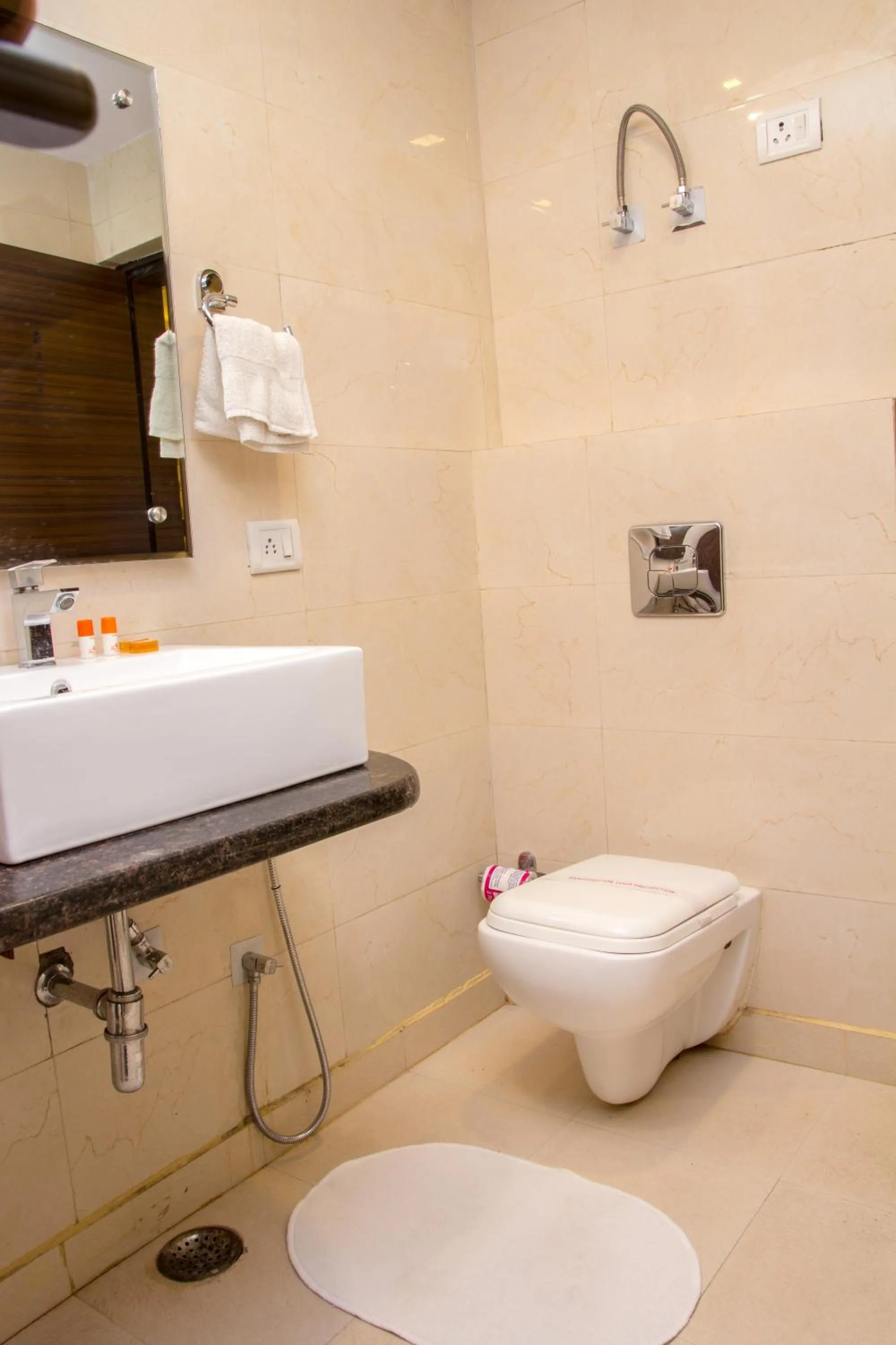 Bathroom in Hotel Pawan Plaza - Near BLK and Ganga Ram Hospital - Karol Bagh