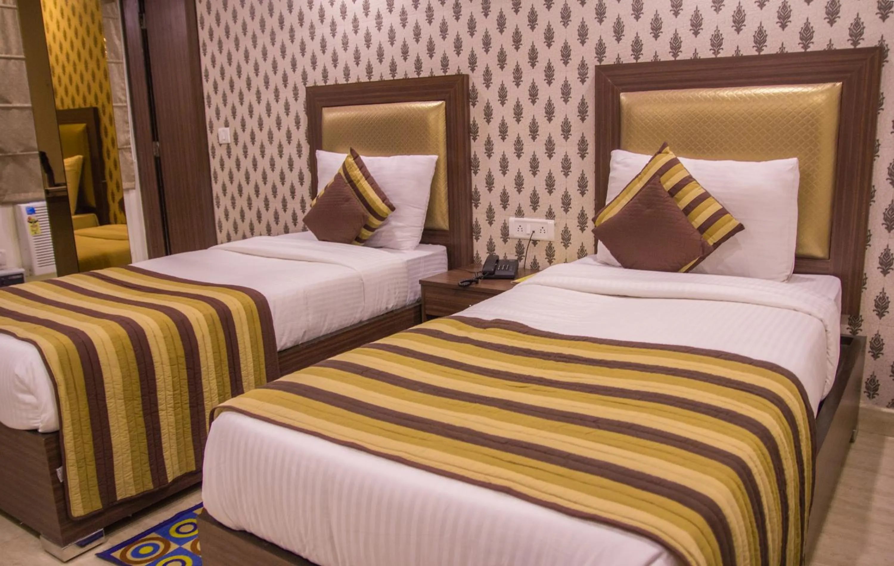 Bed in Hotel Pawan Plaza - Near BLK and Ganga Ram Hospital - Karol Bagh