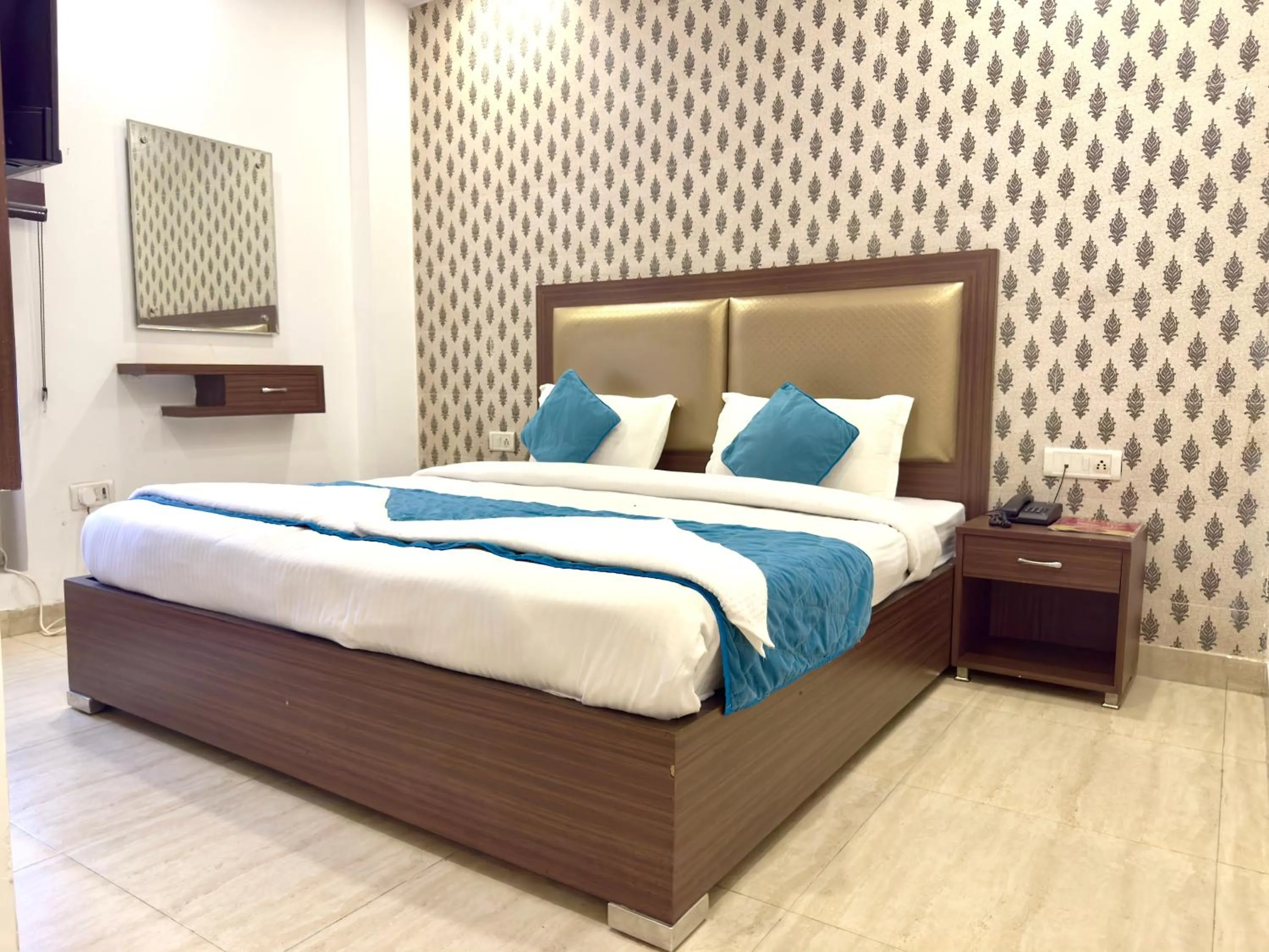 Bed in Hotel Pawan Plaza - Near BLK and Ganga Ram Hospital - Karol Bagh