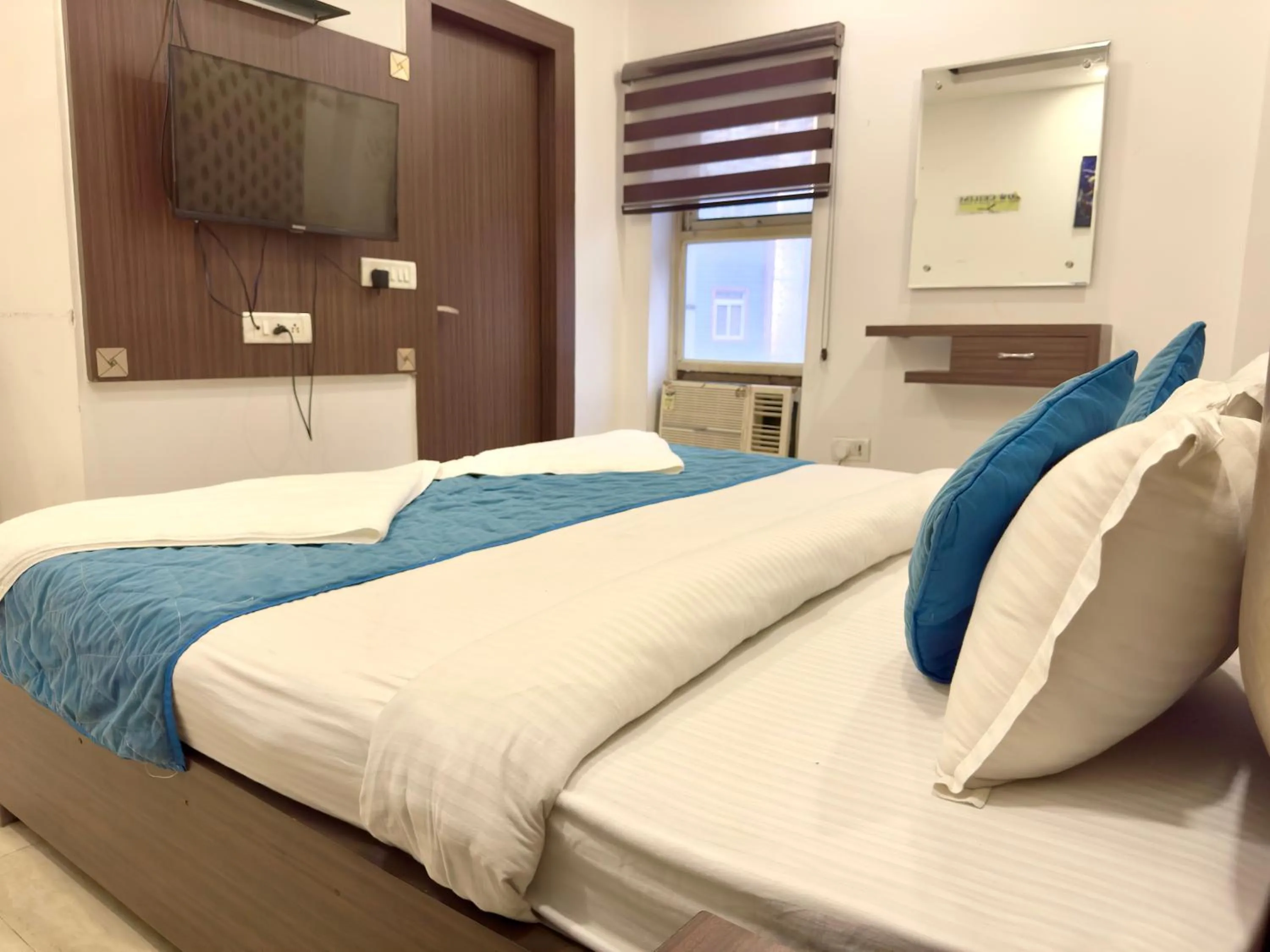 Bed in Hotel Pawan Plaza - Near BLK and Ganga Ram Hospital - Karol Bagh