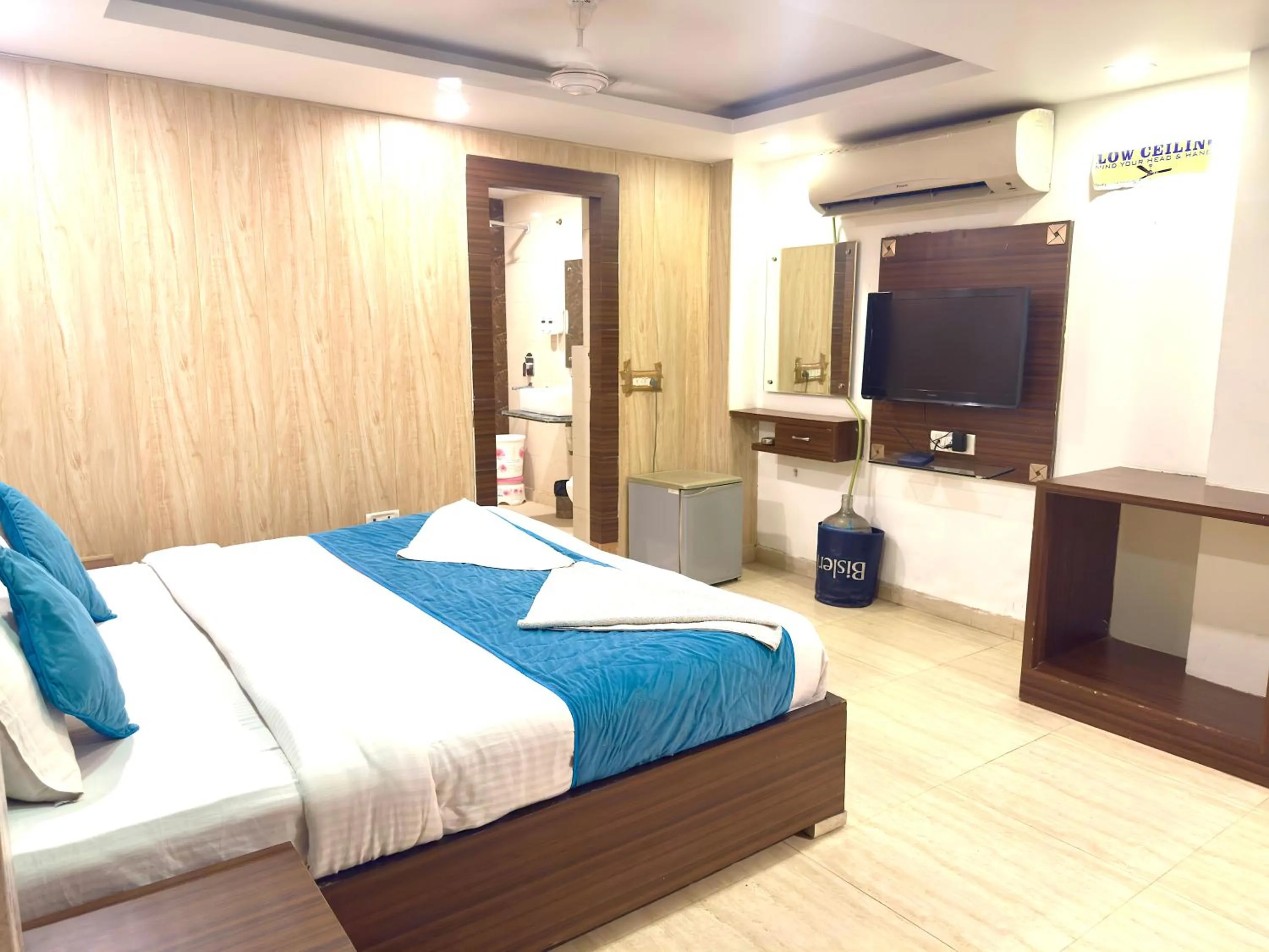 Bed in Hotel Pawan Plaza - Near BLK and Ganga Ram Hospital - Karol Bagh