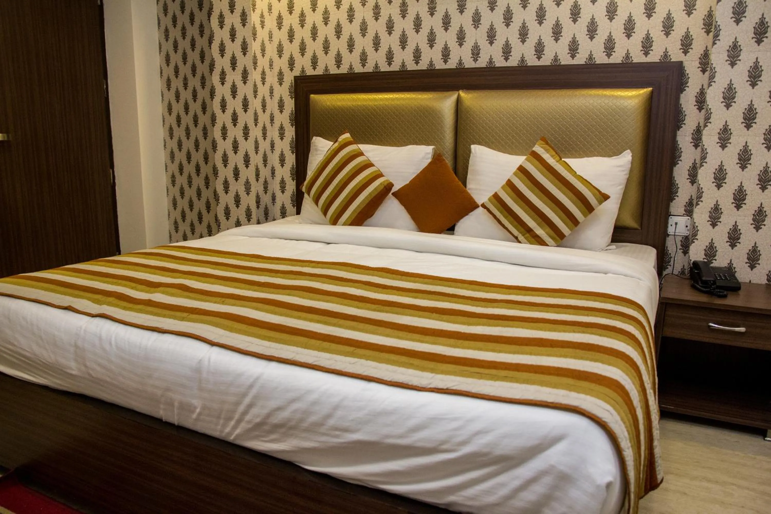 Bed in Hotel Pawan Plaza - Near BLK and Ganga Ram Hospital - Karol Bagh
