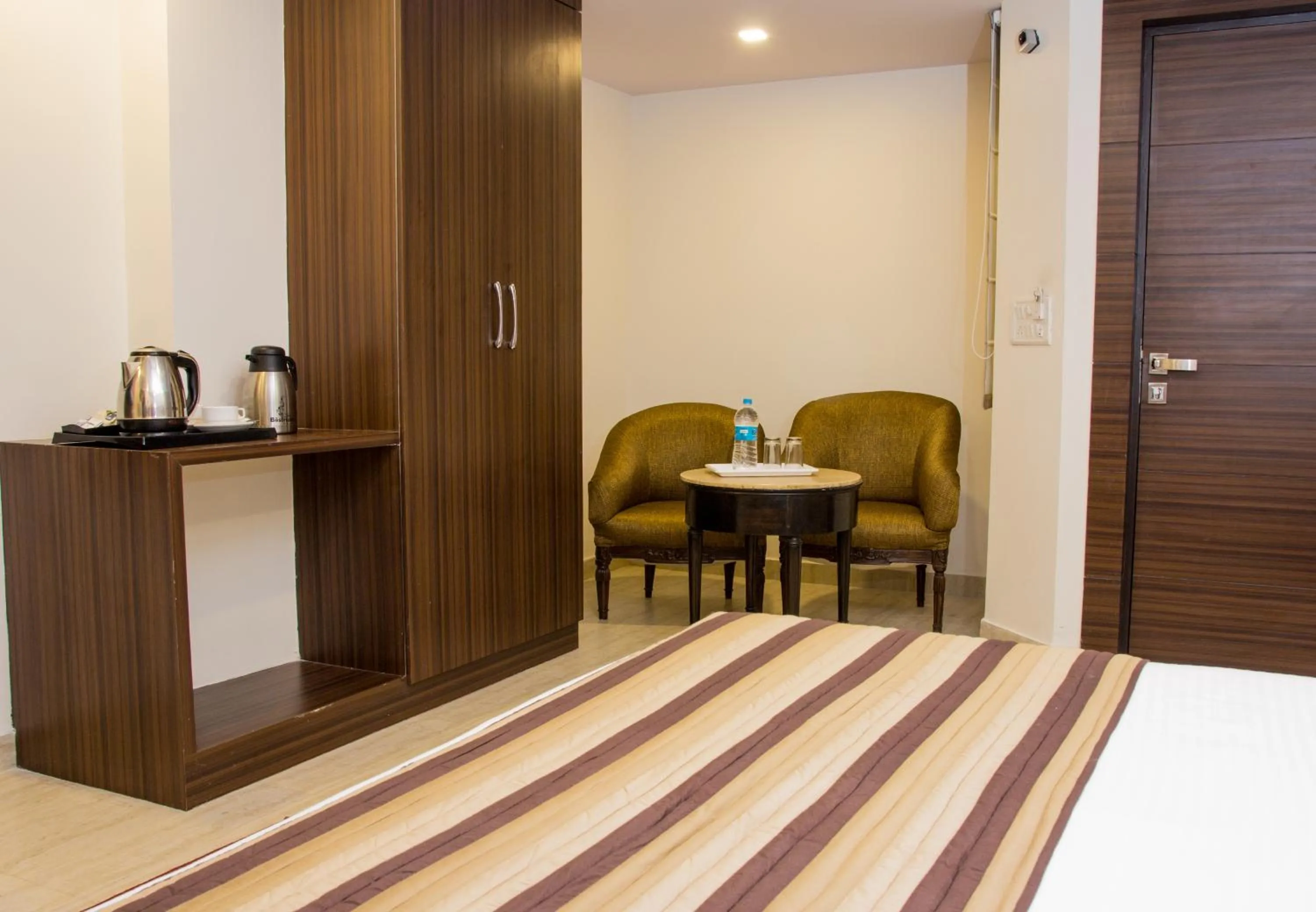 Bed in Hotel Pawan Plaza - Near BLK and Ganga Ram Hospital - Karol Bagh
