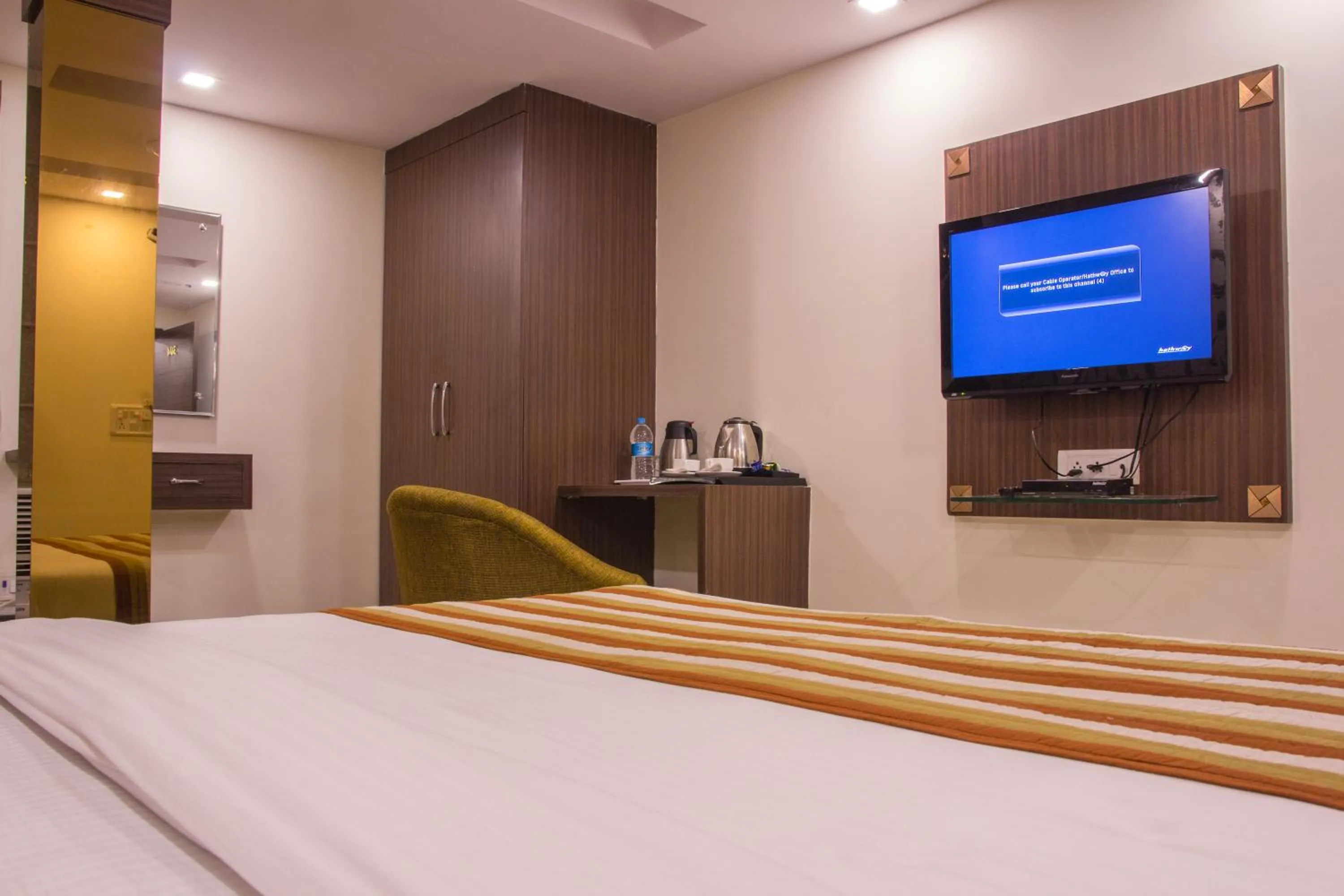 Bed in Hotel Pawan Plaza - Near BLK and Ganga Ram Hospital - Karol Bagh