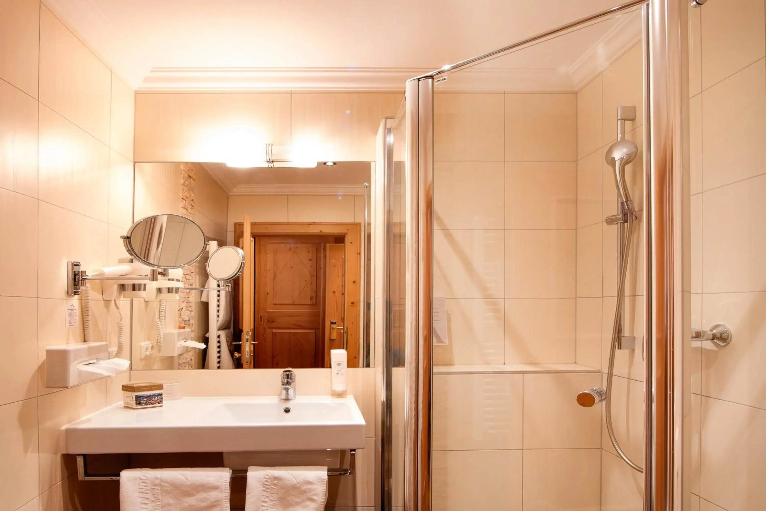 Single Room with Balcony in Aktivhotel Alpendorf Single Room with Balcony in Aktivhotel Alpendorf