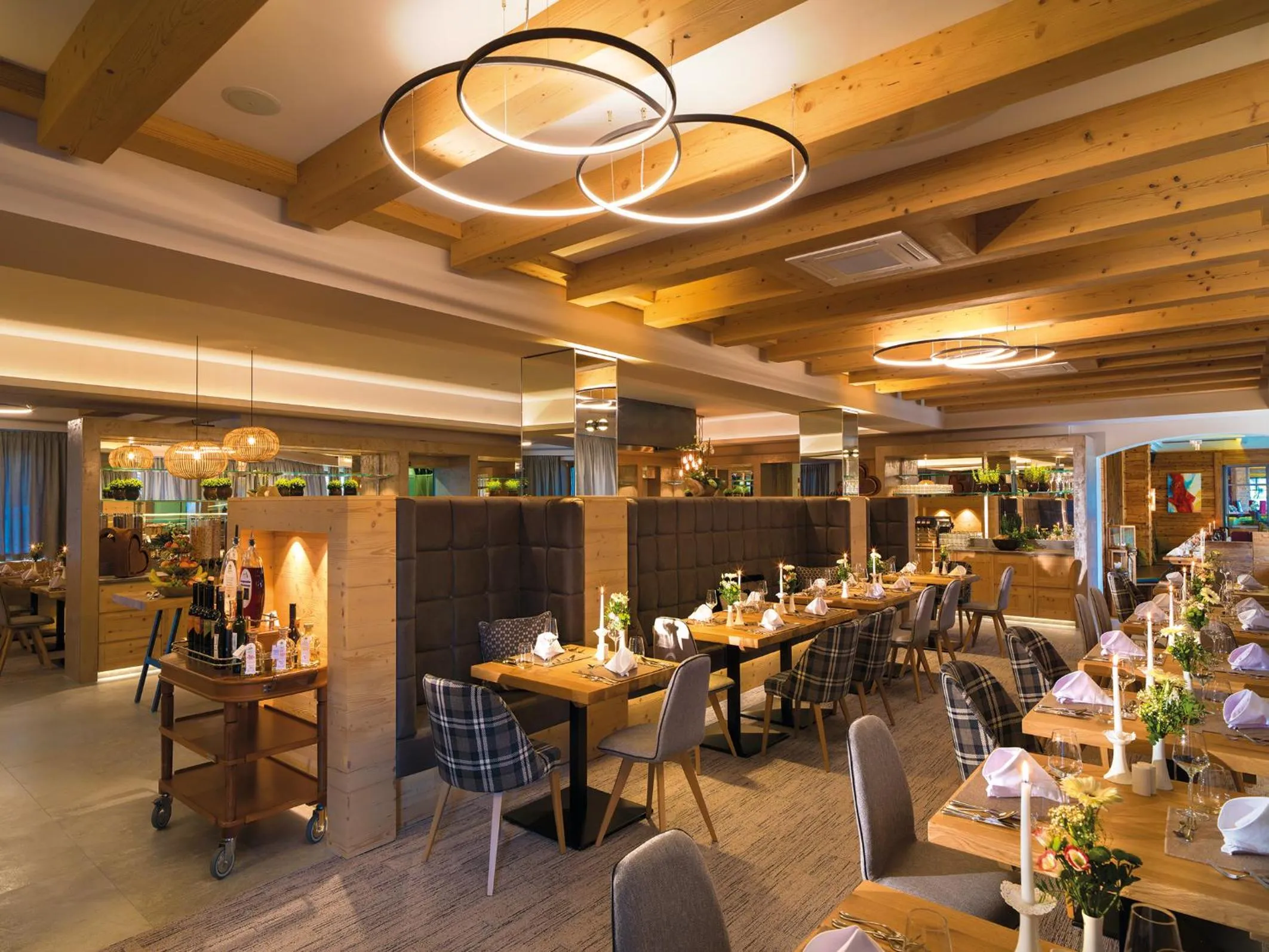 Restaurant/places to eat in Aktivhotel Alpendorf