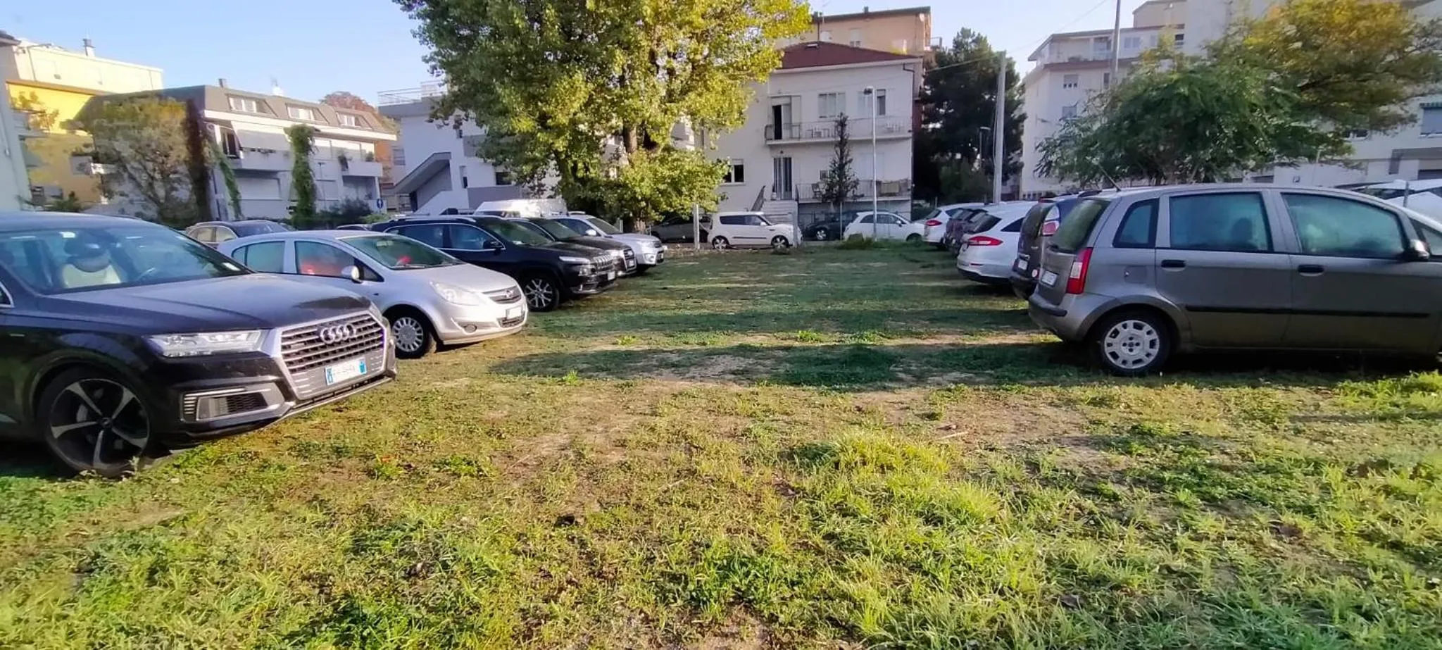 Parking in Residence Queen