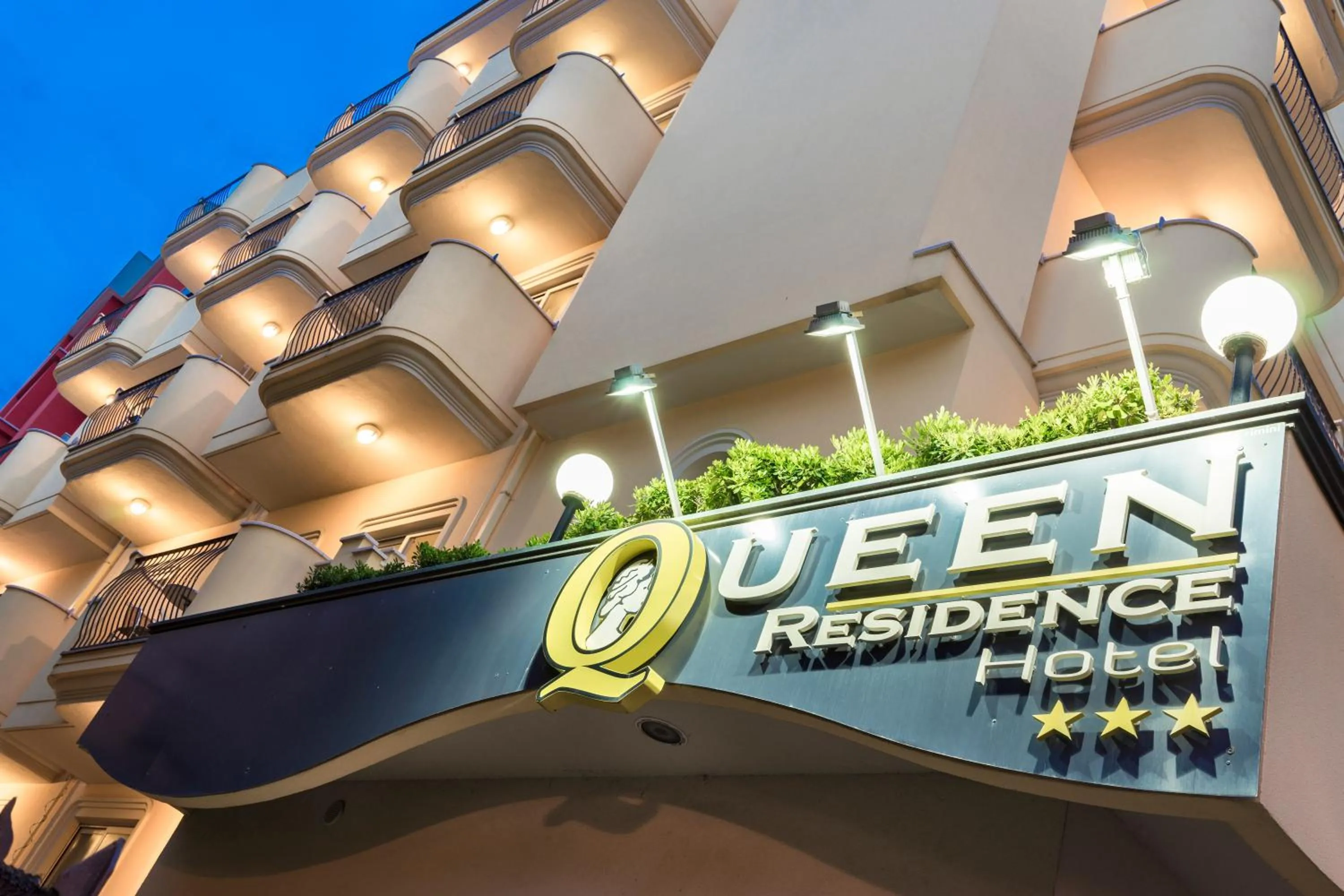 Property building in Residence Queen