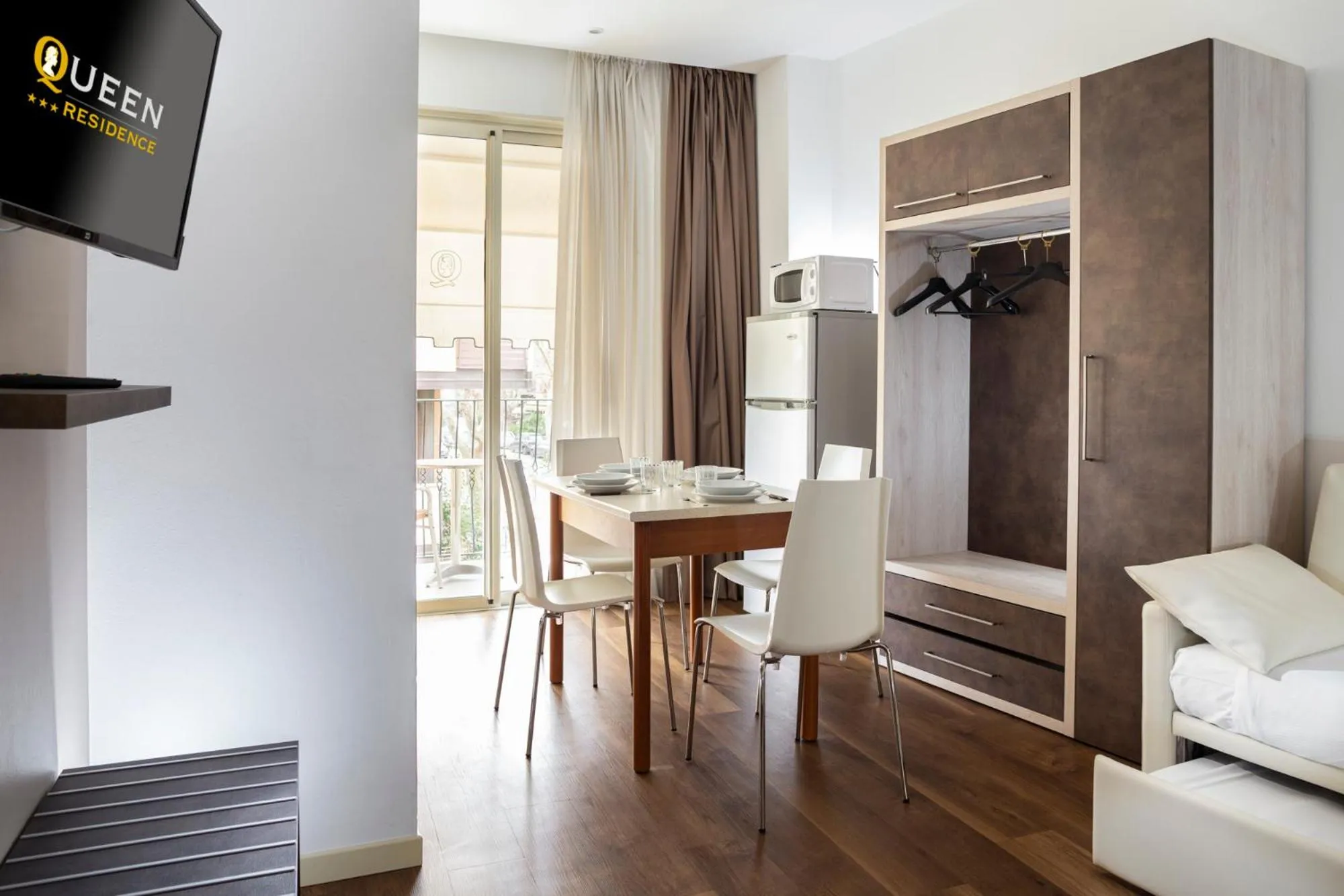 Dining area in Residence Queen