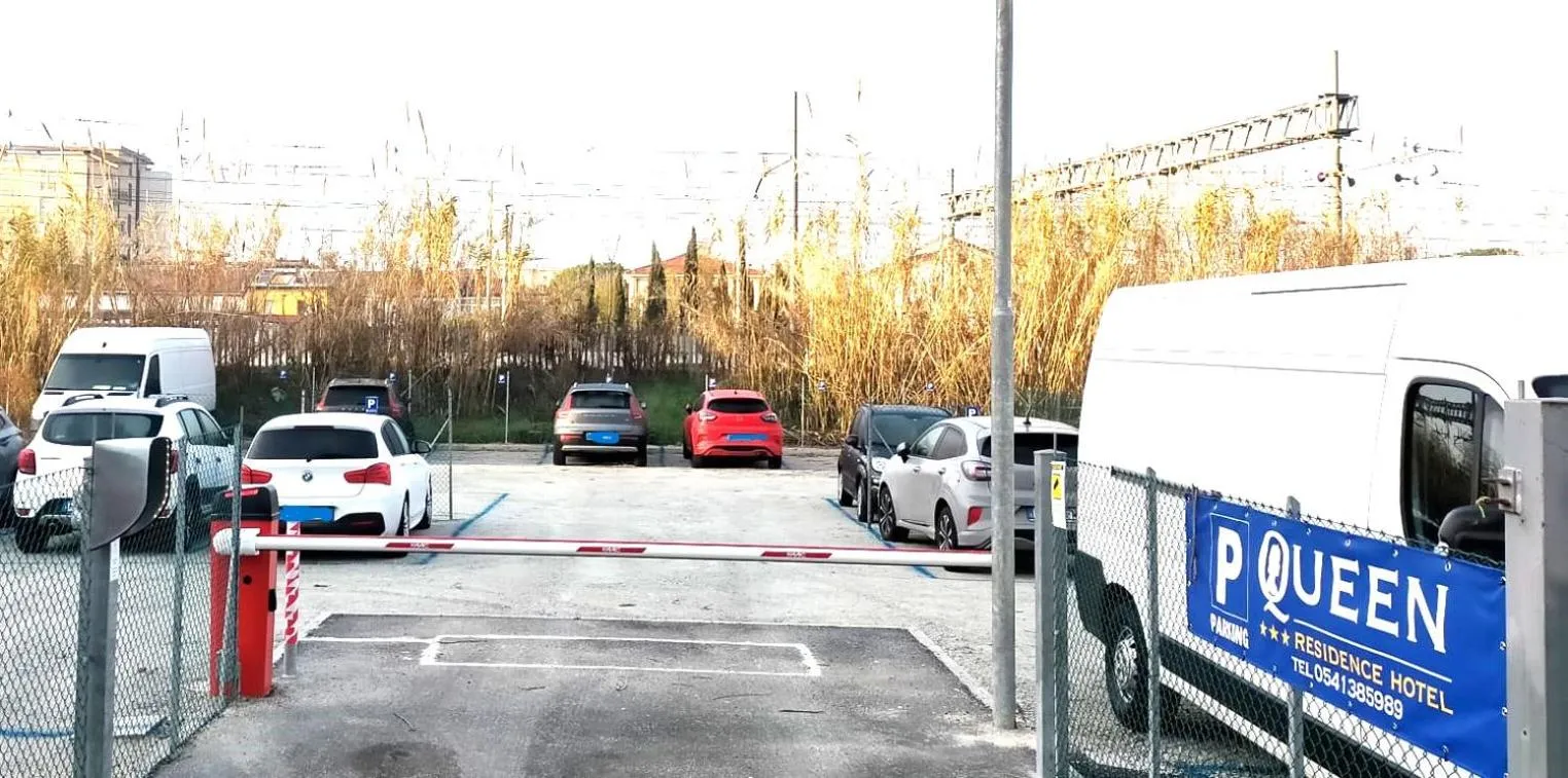 Parking in Residence Queen