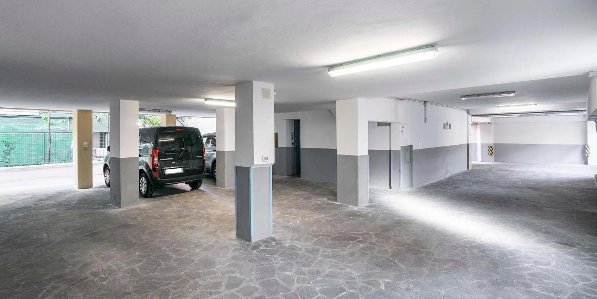 Other in Residence Queen