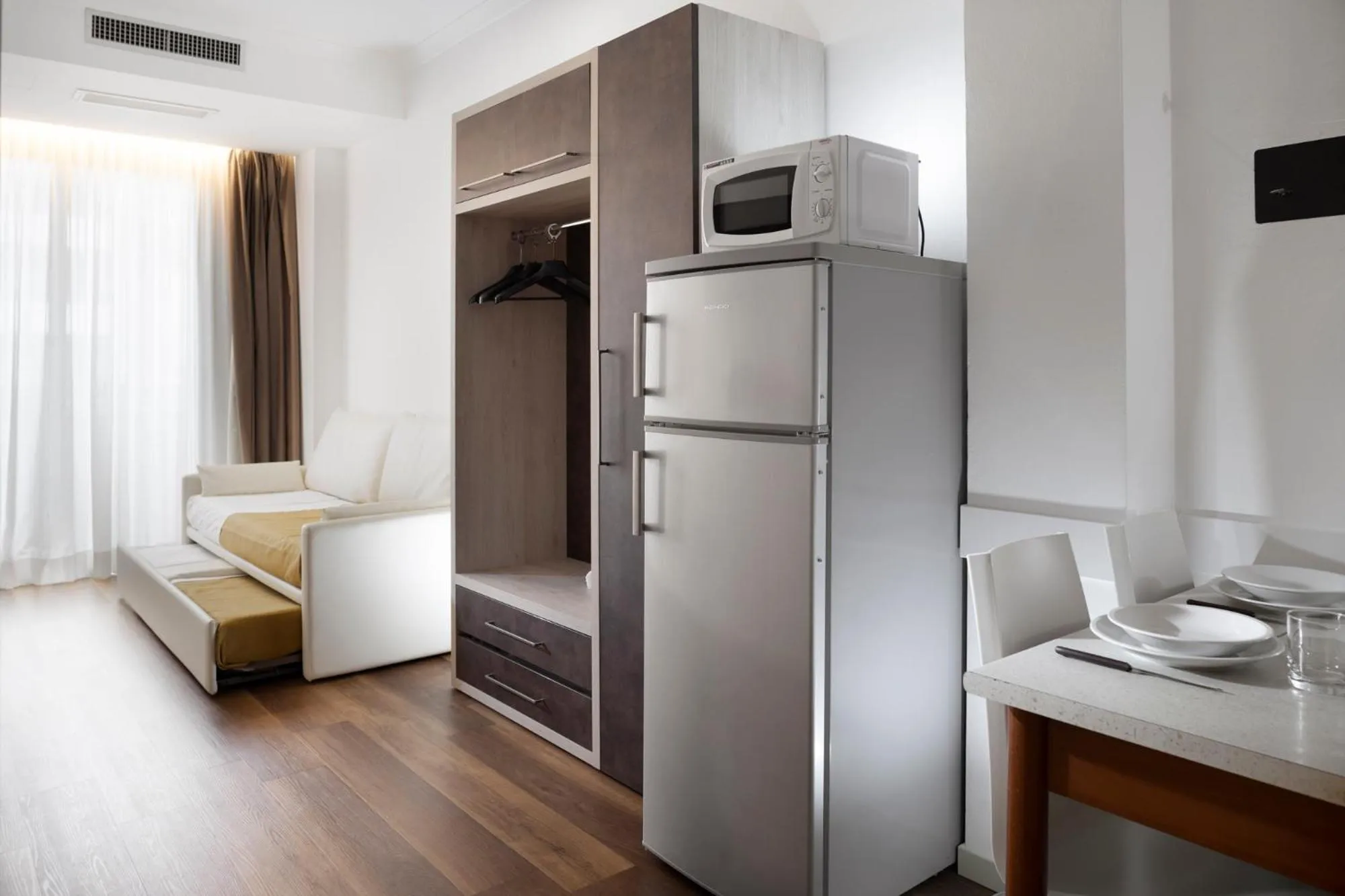 Living room, Bed in Residence Queen