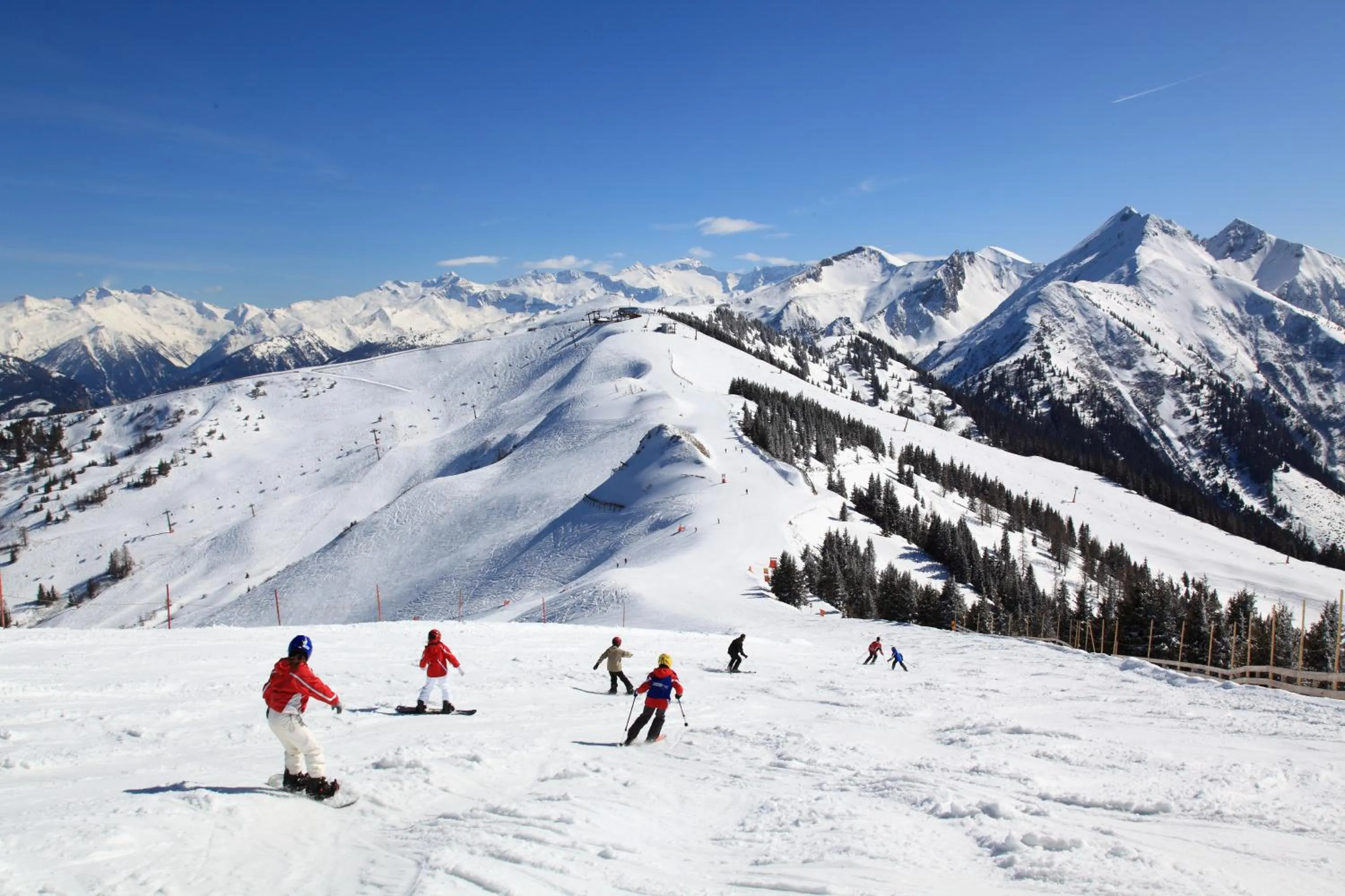 Skiing in Landhaus & Appartementhaus Haussteiner