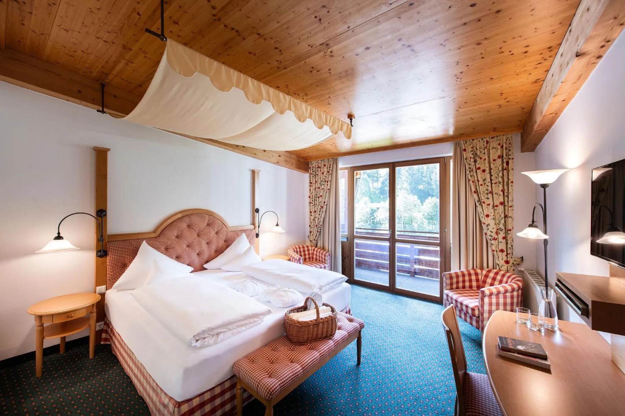 Photo of the whole room, Bed in Hotel Die Post