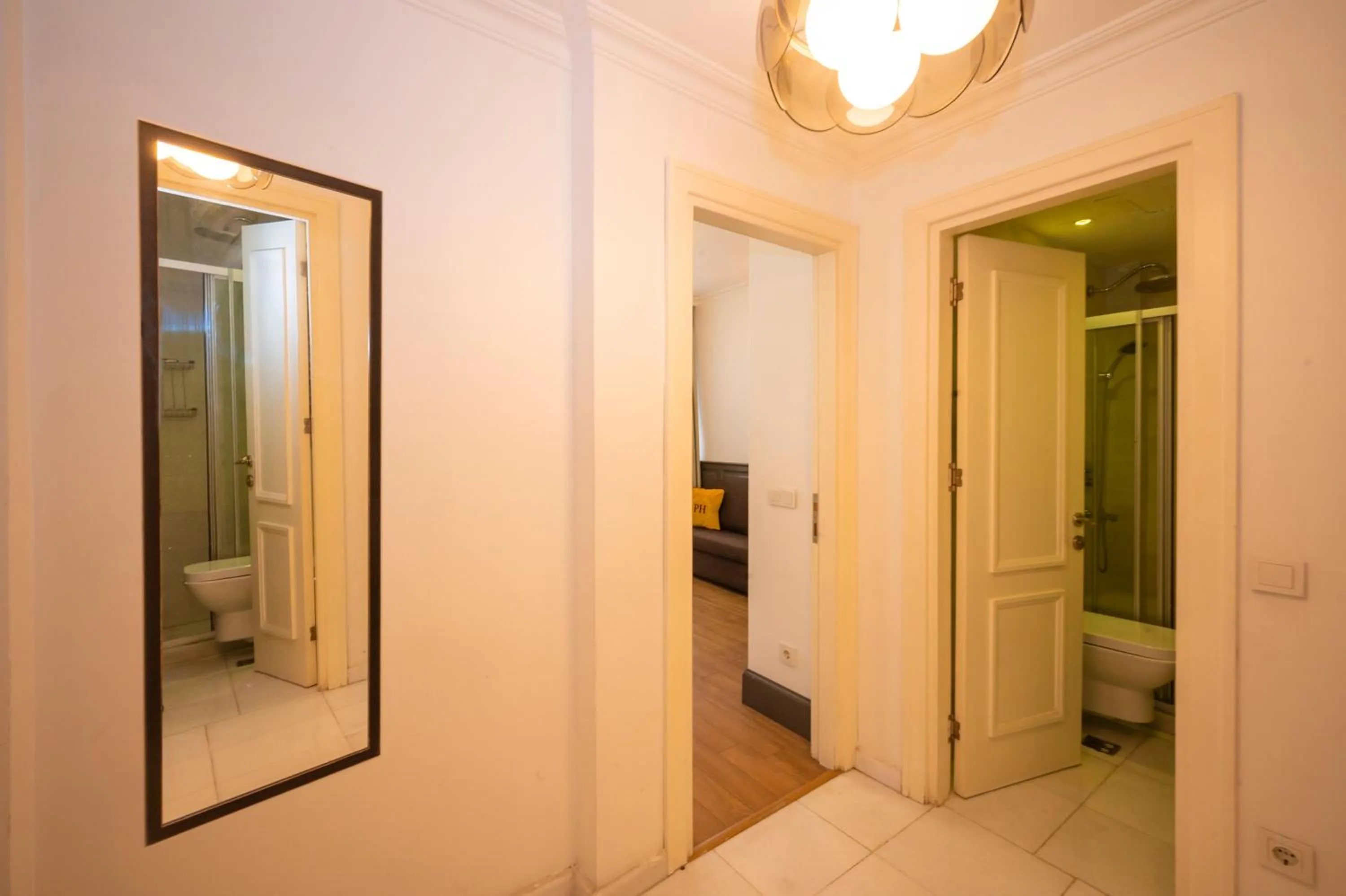 Shower in Pera Line Cihangir