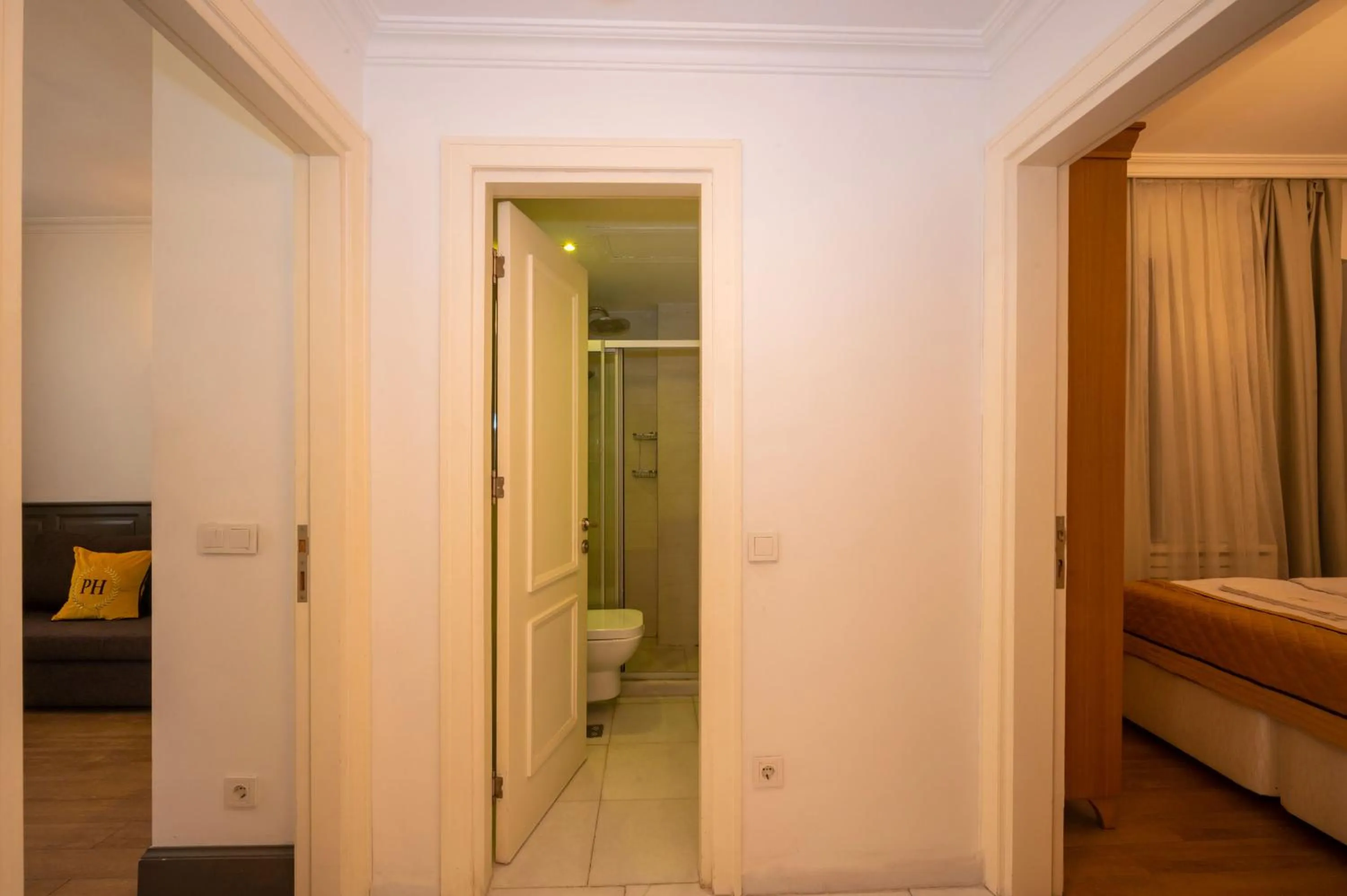 Bed, Bathroom in Pera Line Cihangir