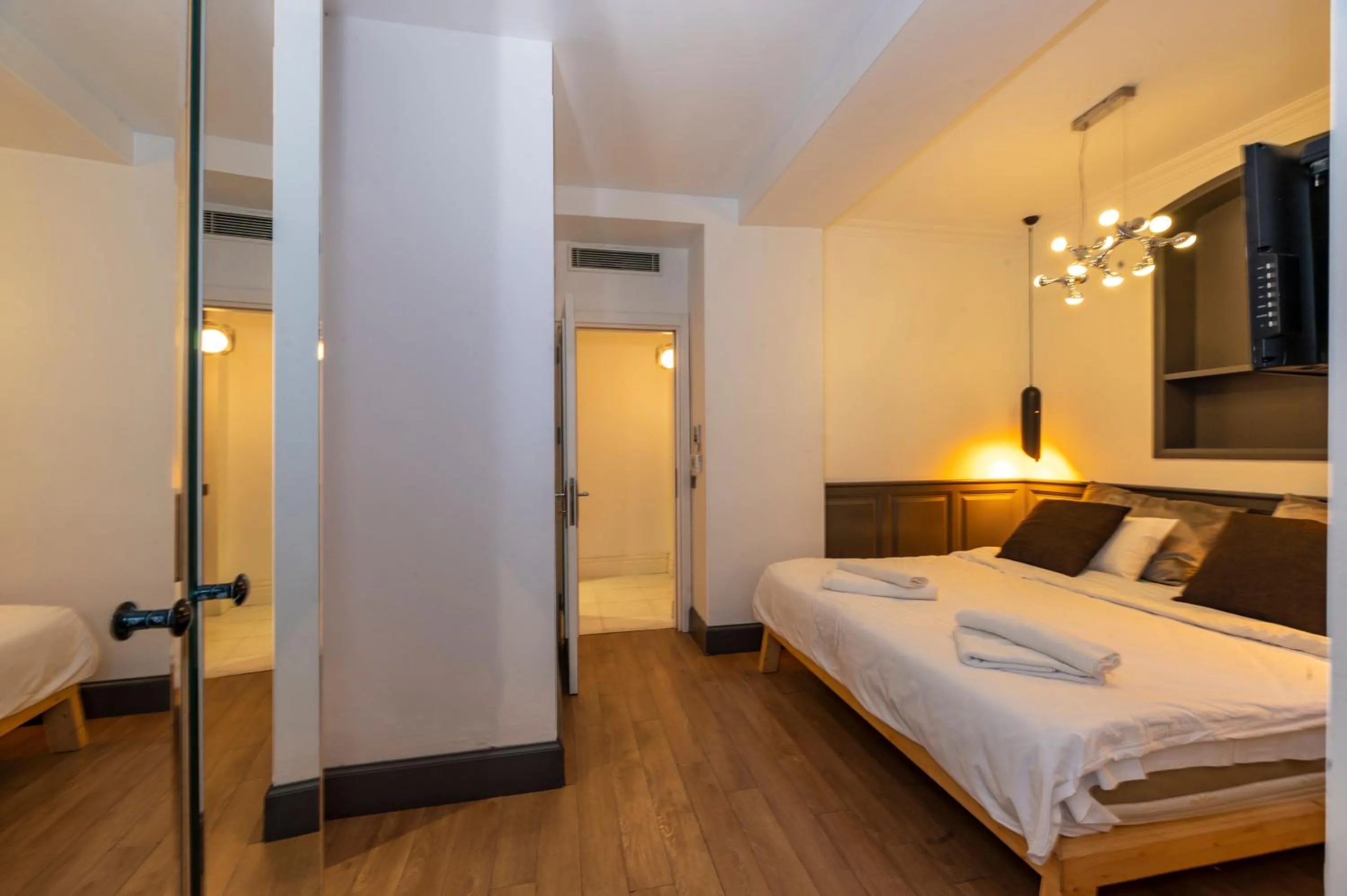 Photo of the whole room in Pera Line Cihangir