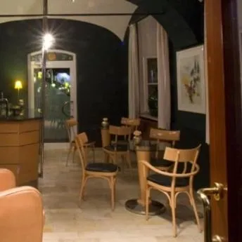 Restaurant/places to eat in Hotel Csejtei