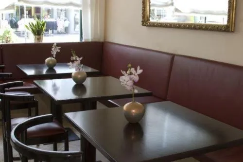 Restaurant/places to eat in Hotel Csejtei