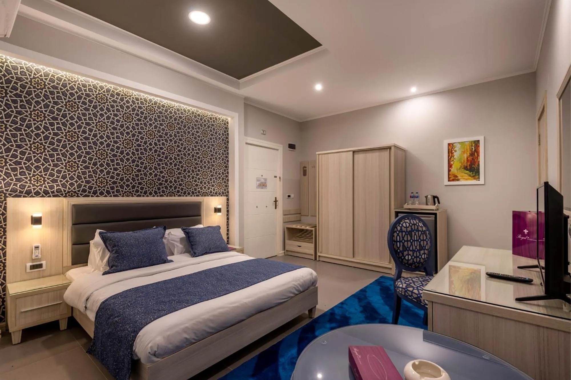 Photo of the whole room, Bed in Royal Day Plaza Hotel