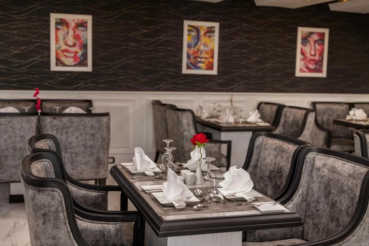 Restaurant/places to eat in Royal Day Plaza Hotel