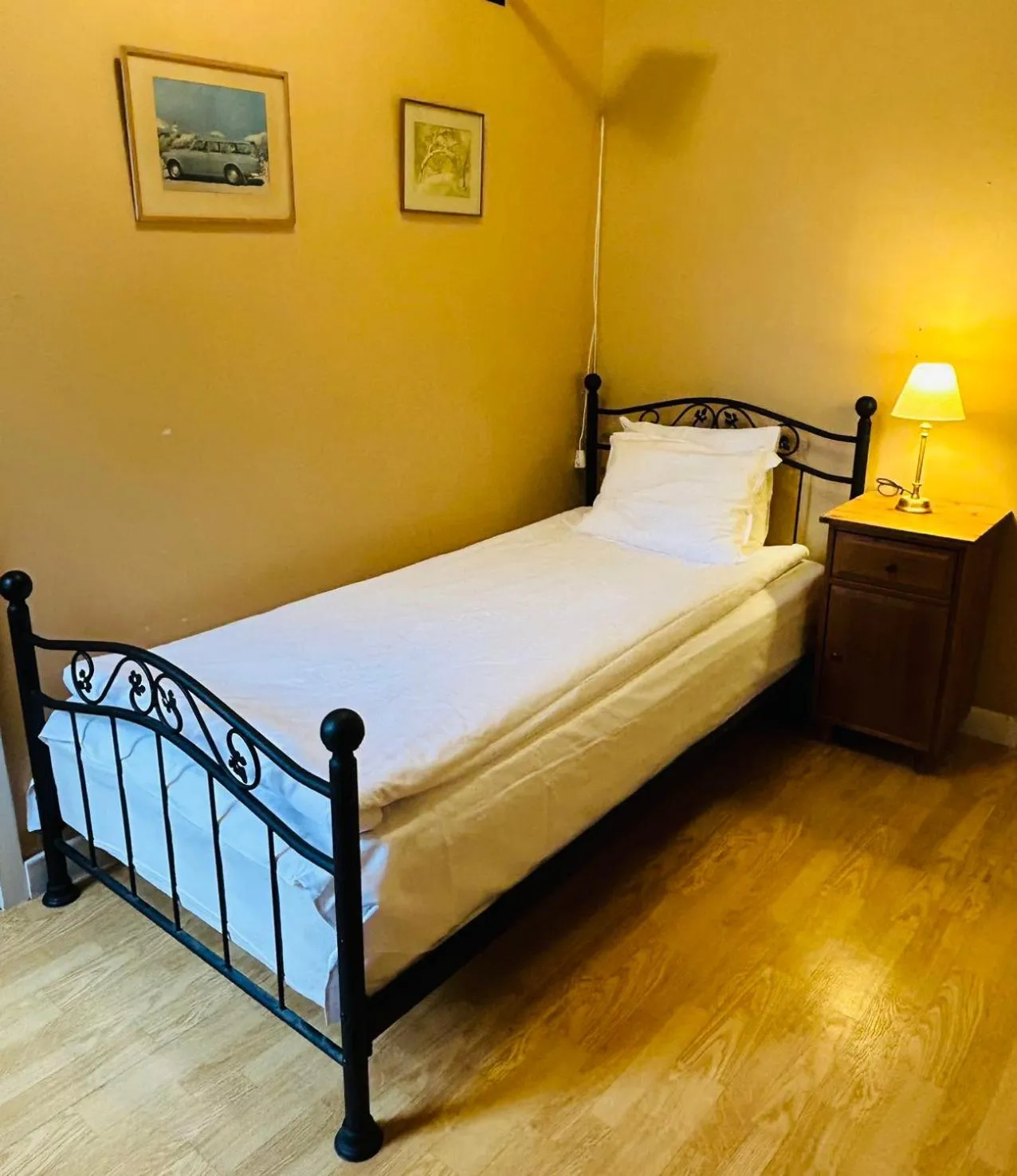 Bed in Ulfshyttans Herrgård, nära Romme Alpin