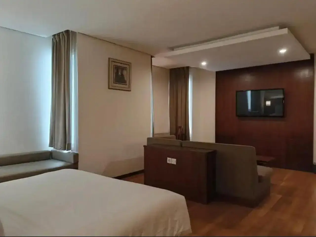 Suite in Oak Tree Emerald Hotel & Coventions Semarang Suite in Oak Tree Emerald Hotel & Coventions Semarang