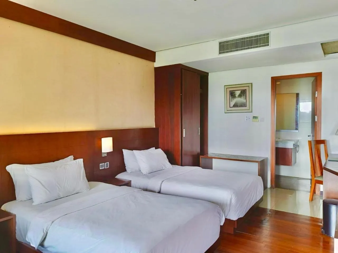 Bed in Oak Tree Emerald Hotel & Coventions Semarang