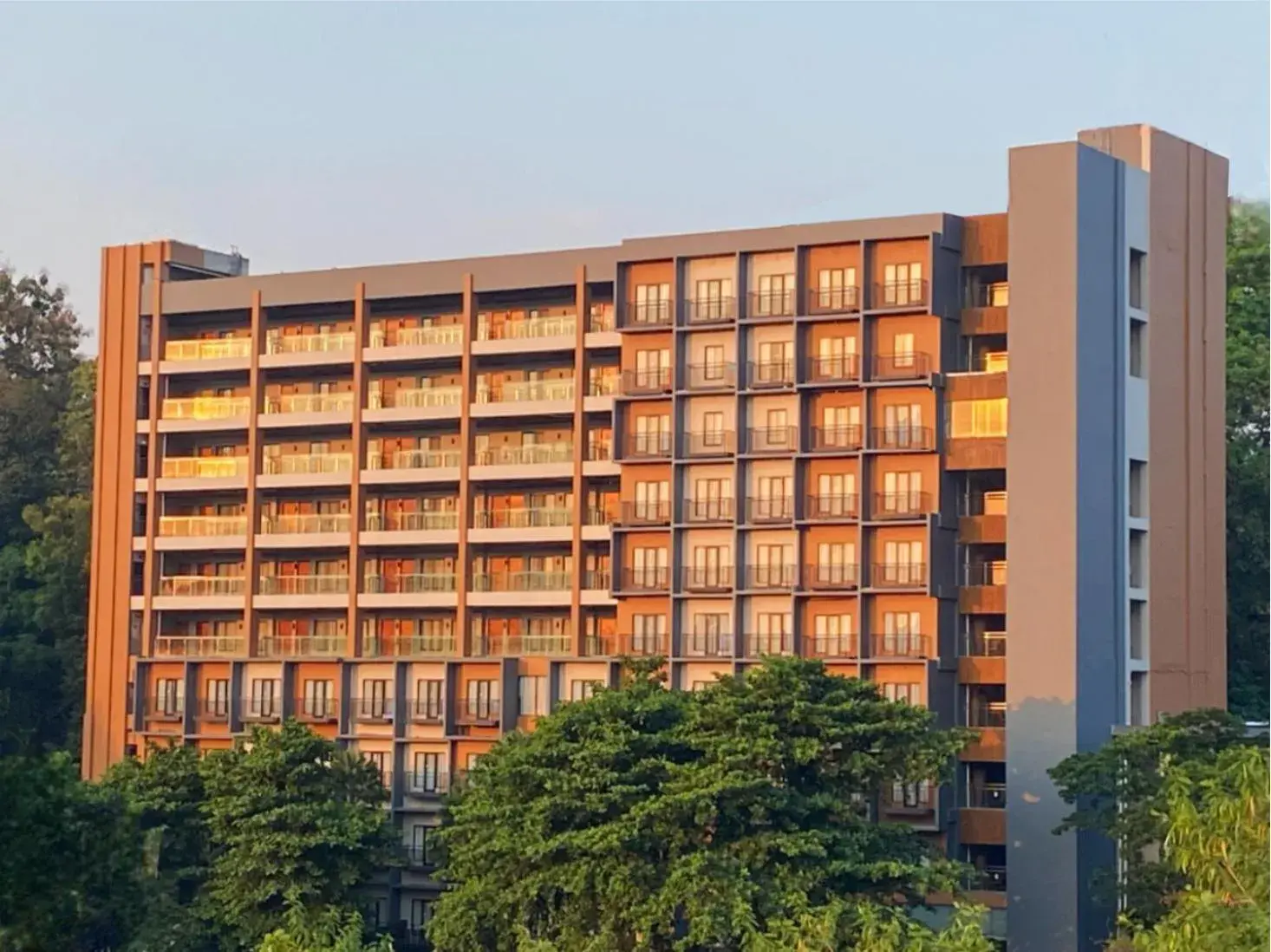 Property building in Oak Tree Emerald Hotel & Coventions Semarang Property building in Oak Tree Emerald Hotel & Coventions Semarang