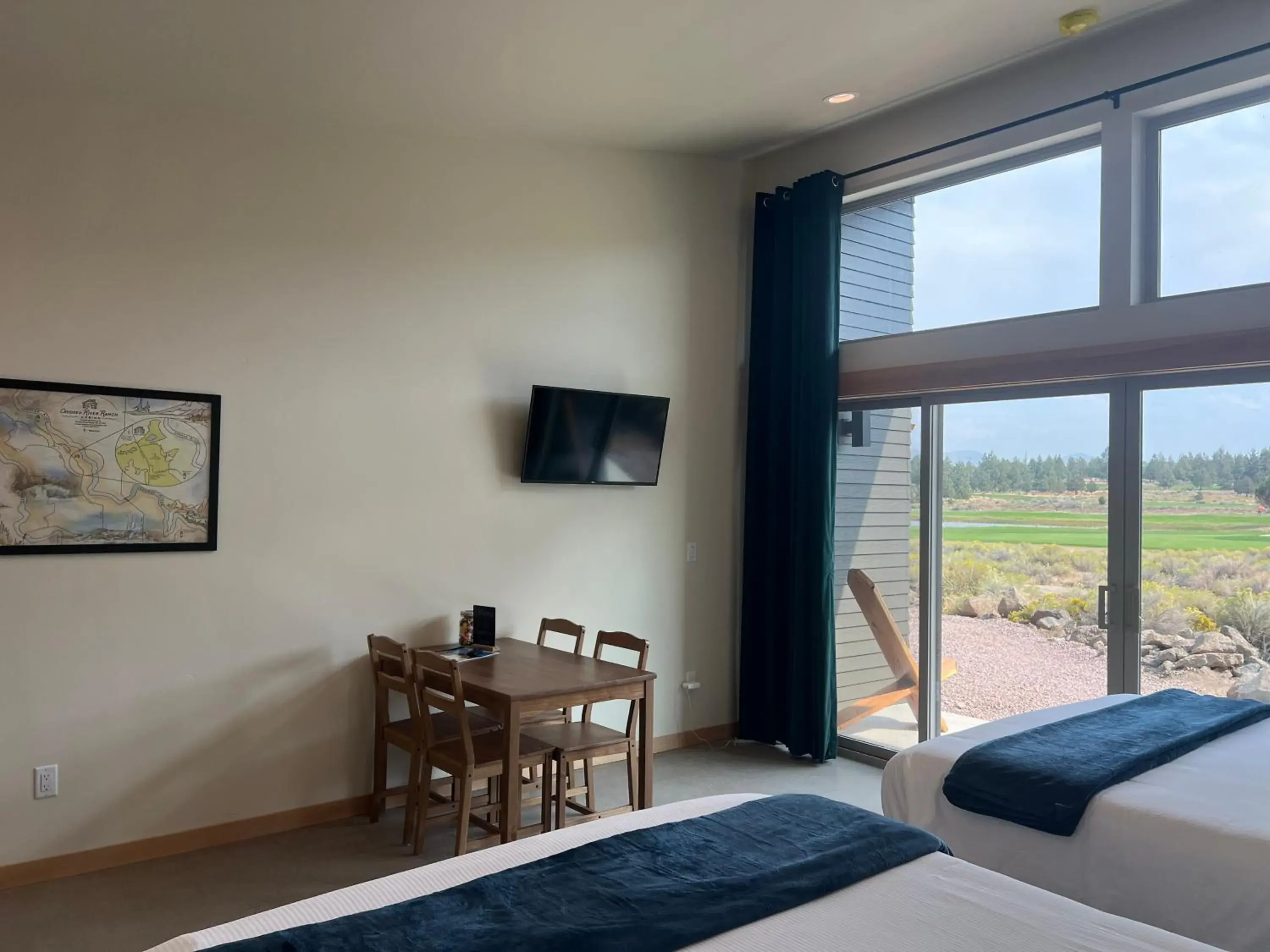 Living room, Bed in Crooked River Ranch Cabins Living room, Bed in Crooked River Ranch Cabins