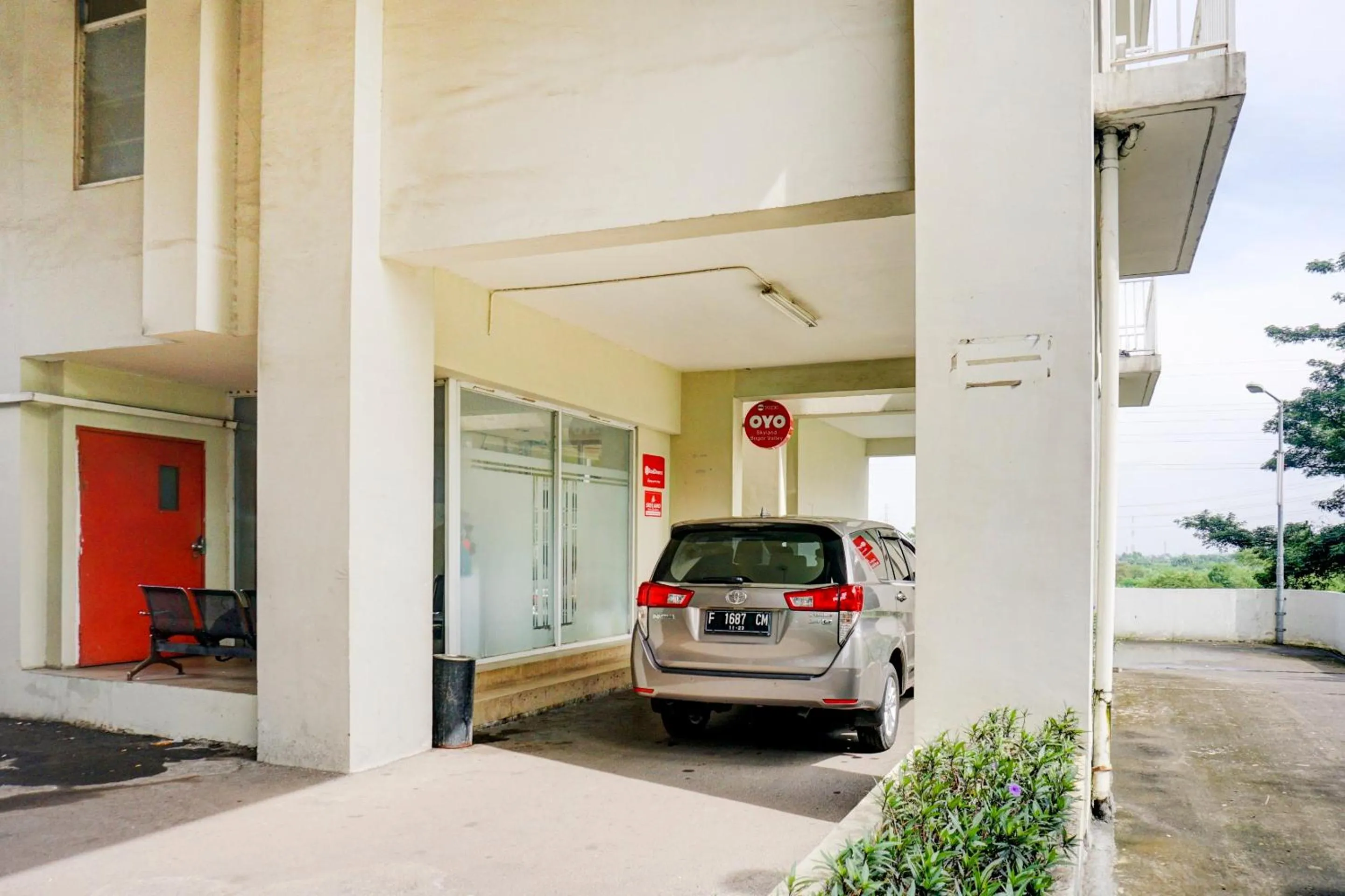 Property building in OYO 90230 Skyland Bogor Valley