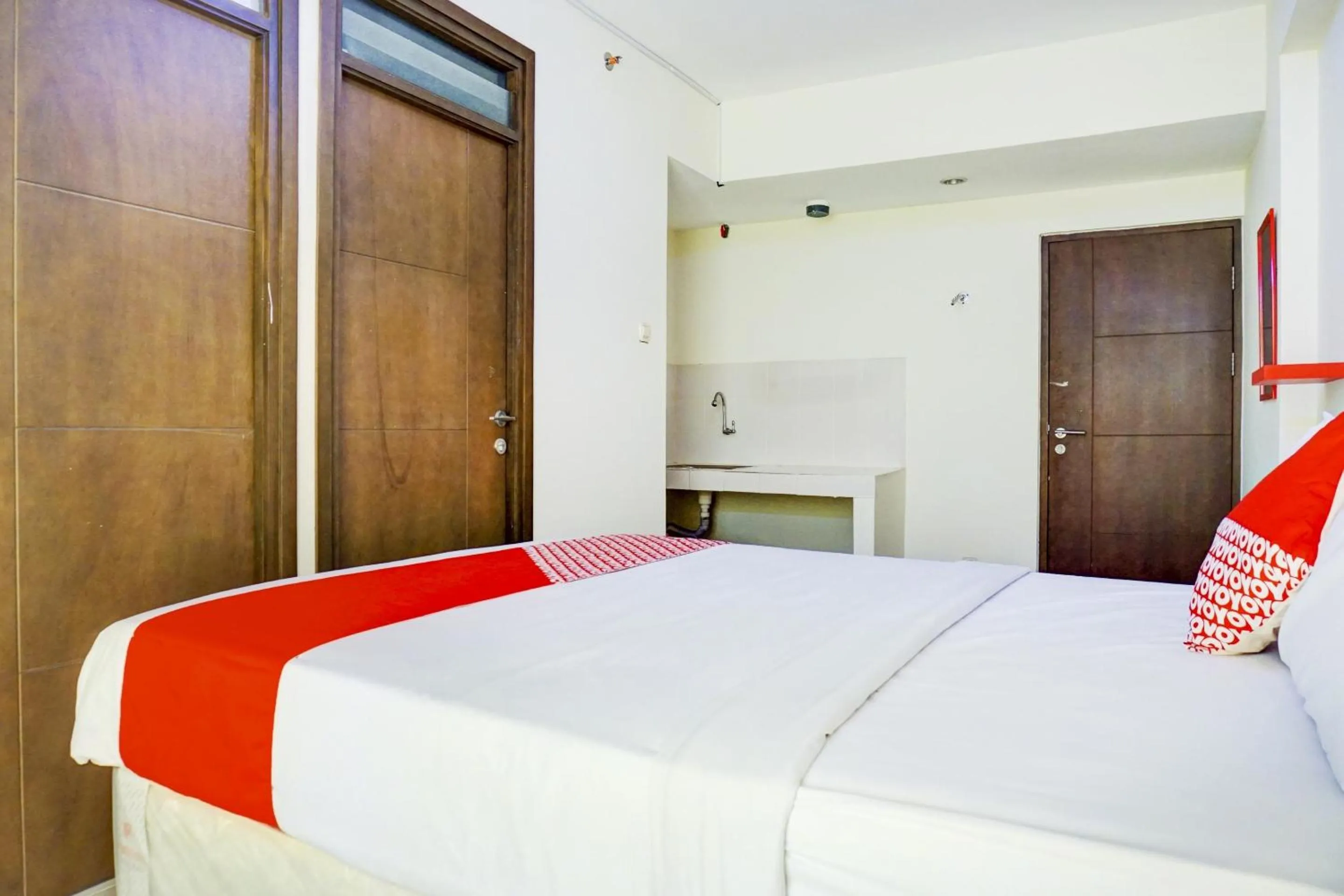 Bedroom, Bed in Hotel O Apartemen Bogor Valley
