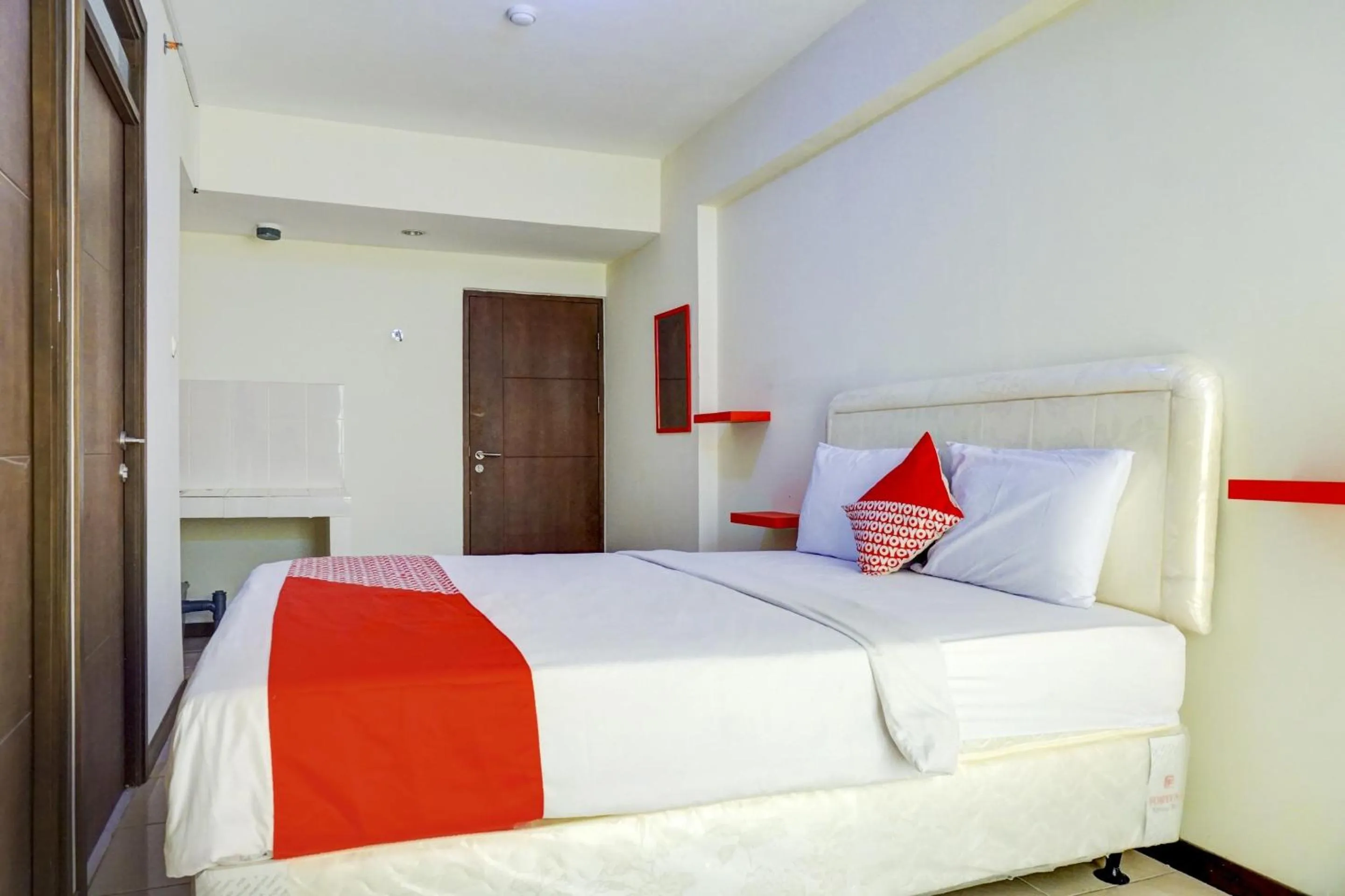 Bedroom, Bed in Hotel O Apartemen Bogor Valley