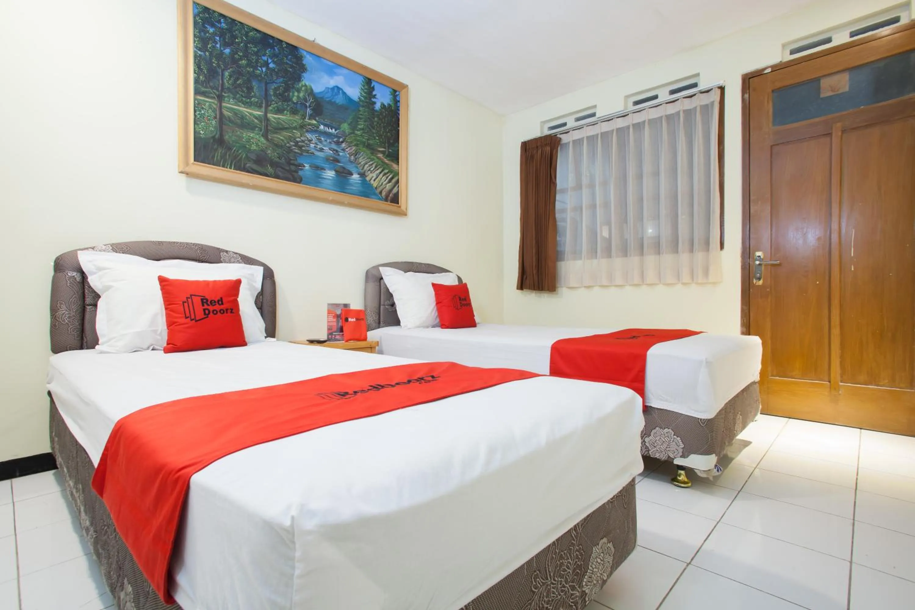 Bed in RedDoorz At Pandan Inn Batu
