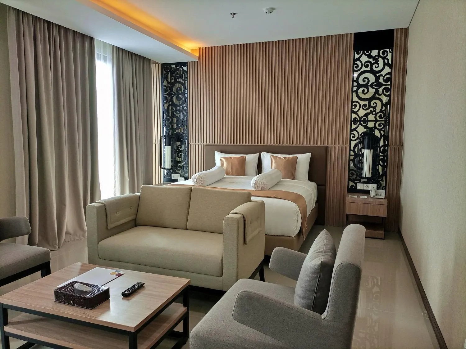 Bedroom, Bed in Braling Grand Hotel Purbalingga, Azana Hotels Collection