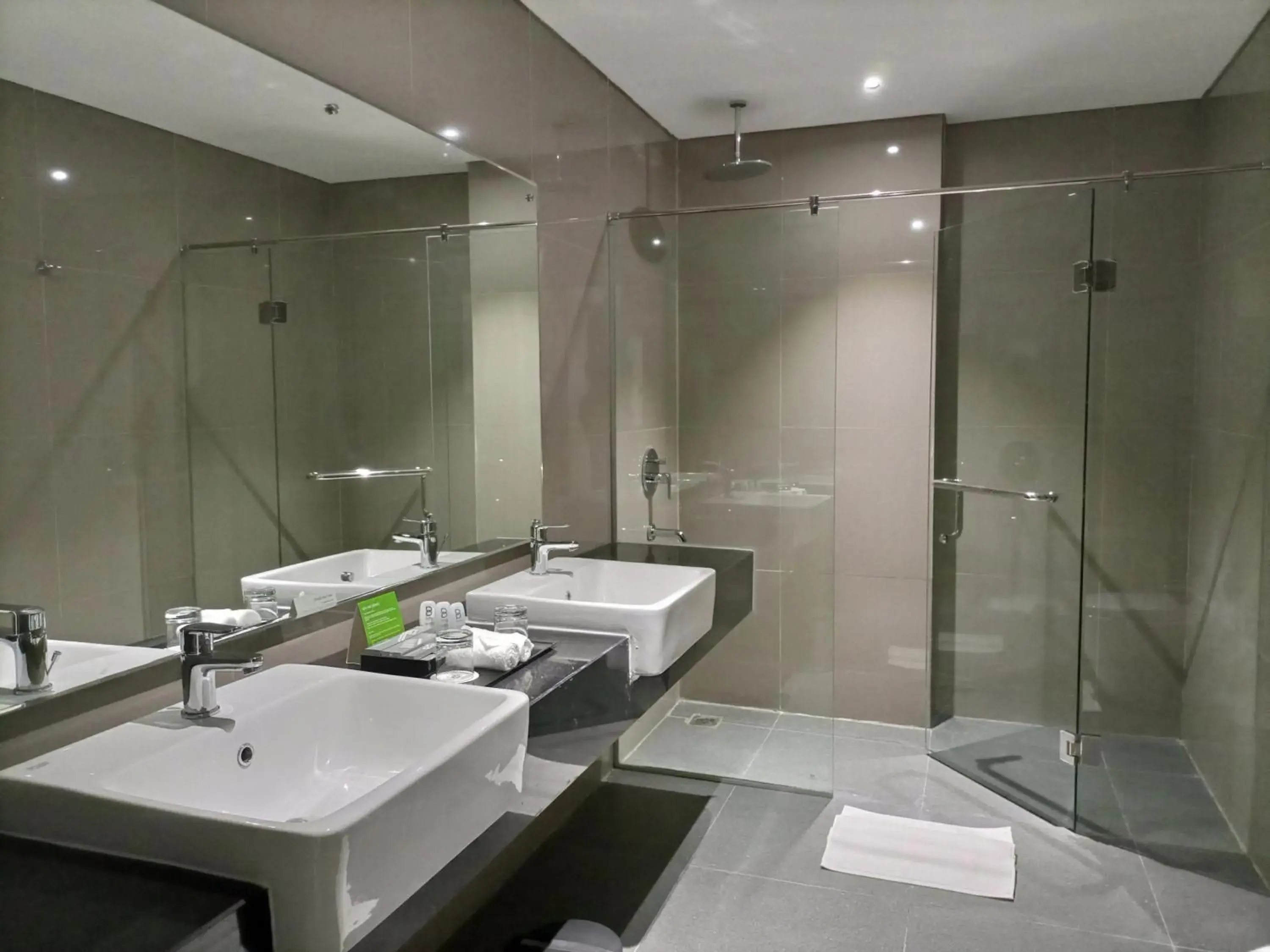 Bathroom in Braling Grand Hotel Purbalingga, Azana Hotels Collection Bathroom in Braling Grand Hotel Purbalingga, Azana Hotels Collection