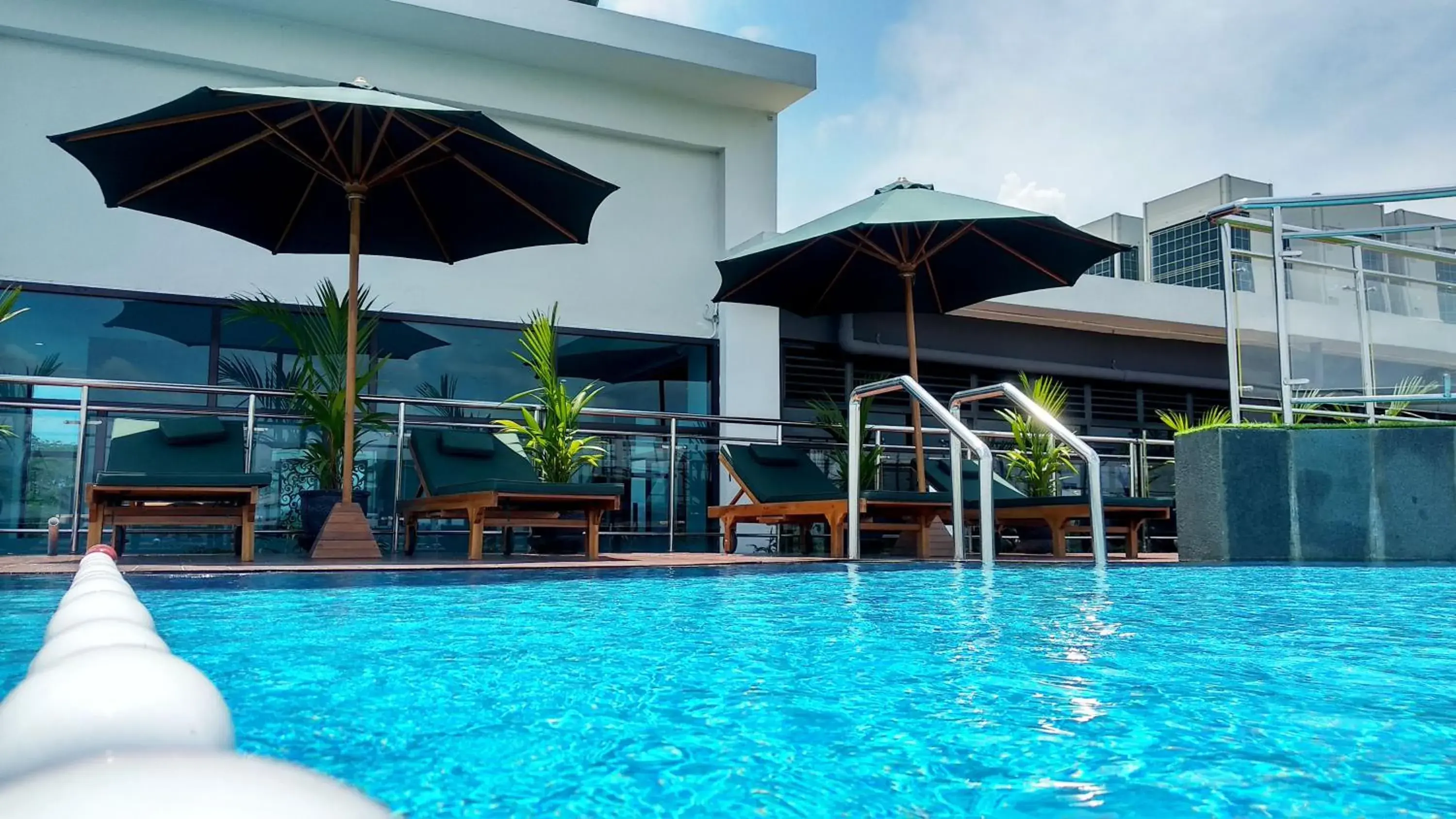 Swimming pool in Braling Grand Hotel Purbalingga, Azana Hotels Collection Swimming pool in Braling Grand Hotel Purbalingga, Azana Hotels Collection