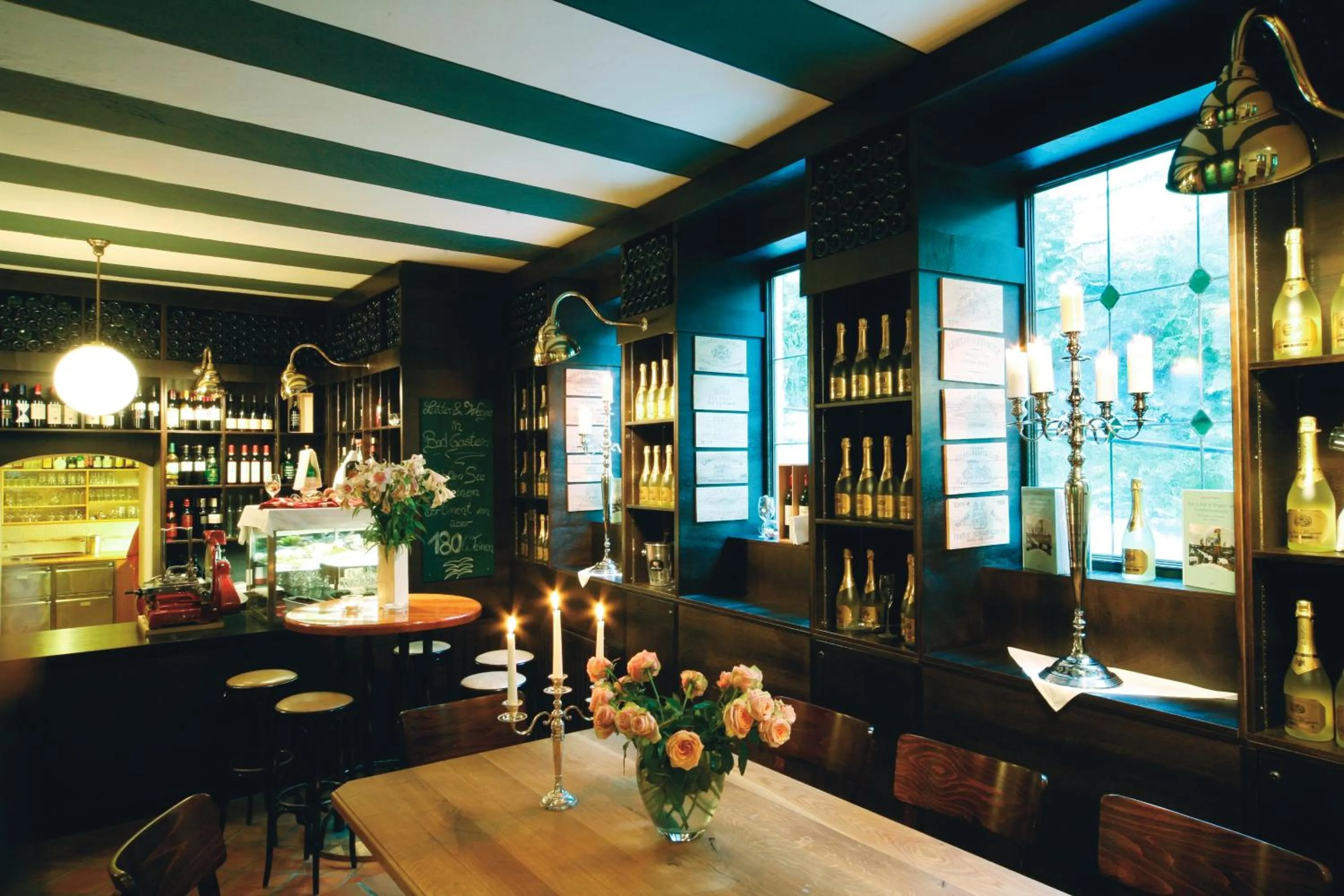 Restaurant/places to eat in Villa Solitude