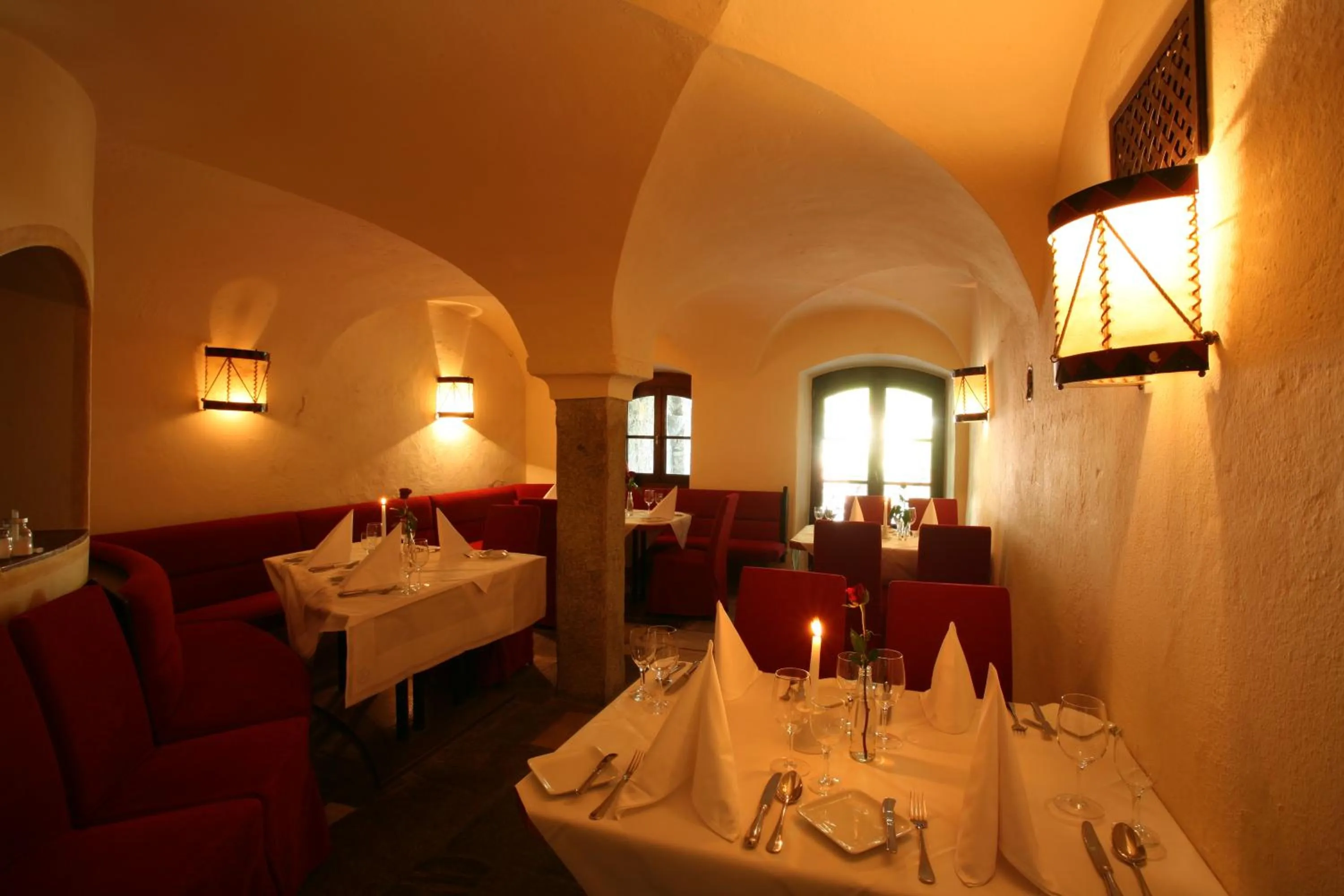 Restaurant/places to eat in Villa Solitude