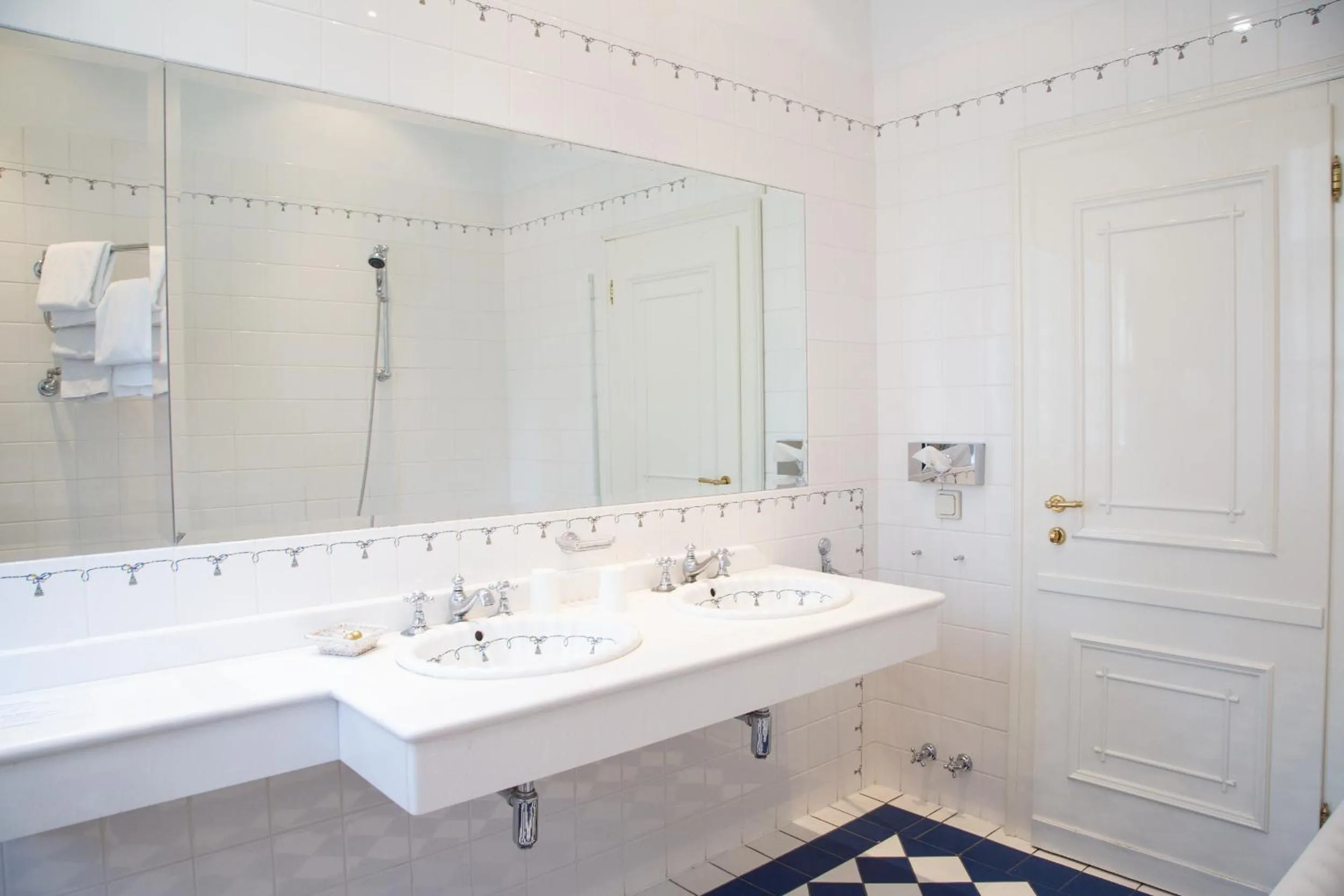 Bathroom in Villa Solitude