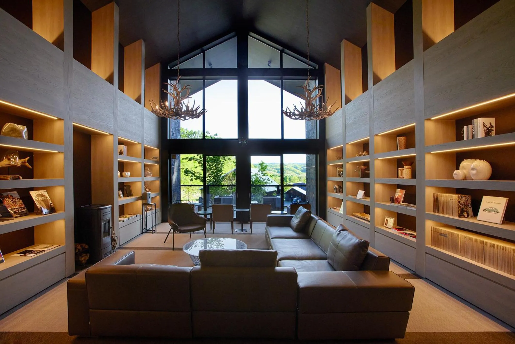 Communal lounge/ TV room in Asama Kuzanbo