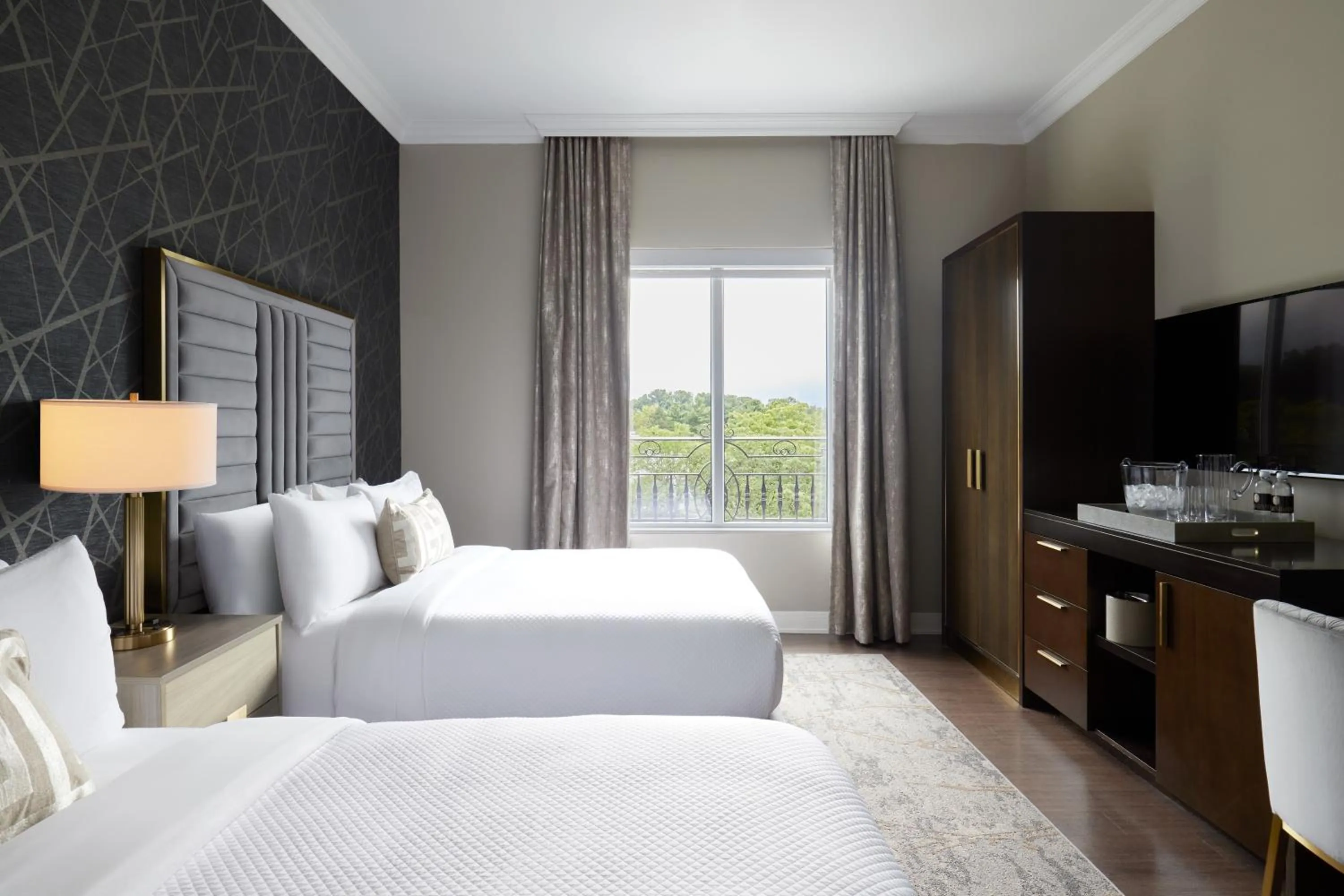 Bedroom, Bed in The Chateau Grande Hotel