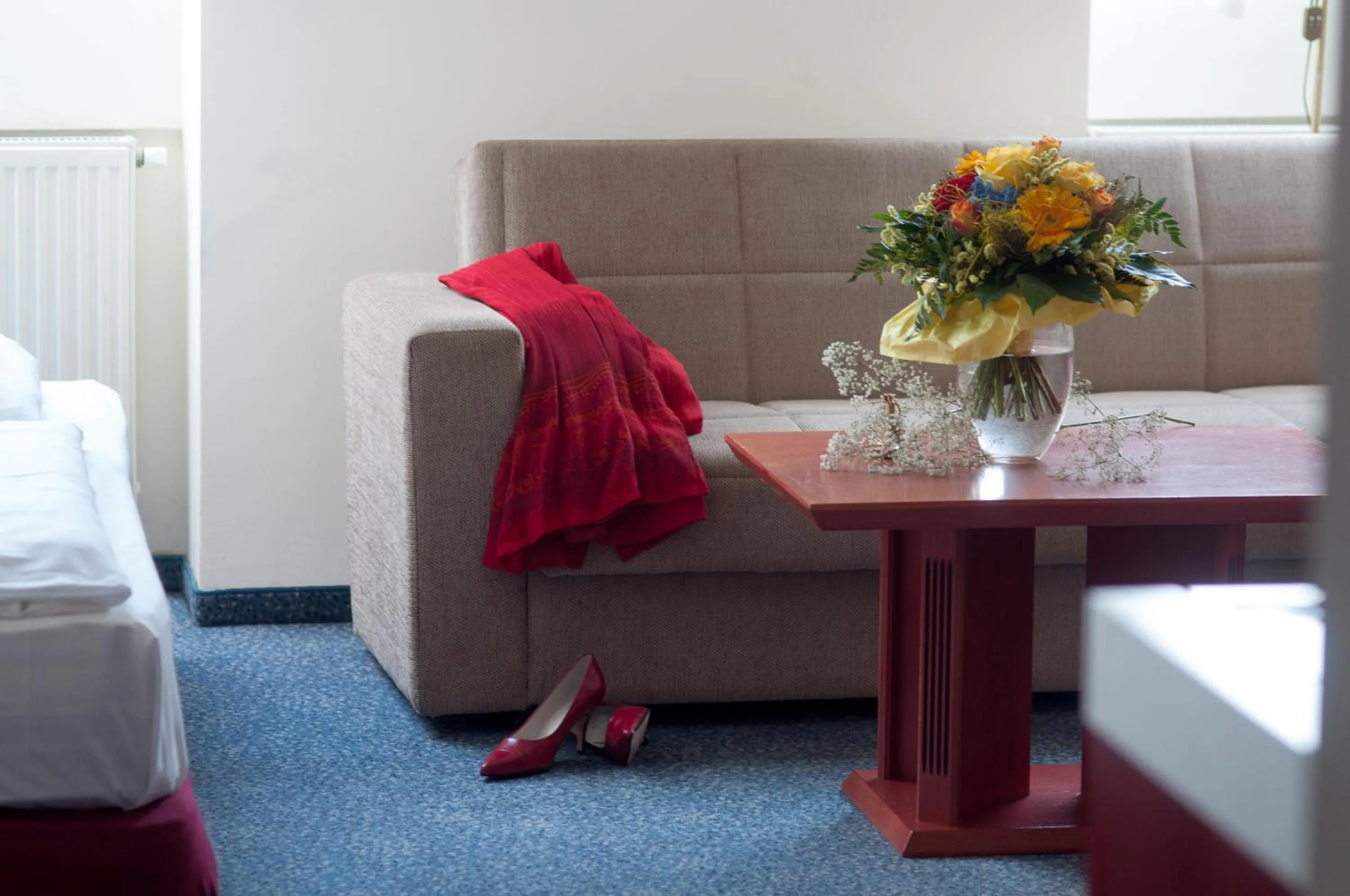 Seating area, Bed in Hotel Allegro Wien
