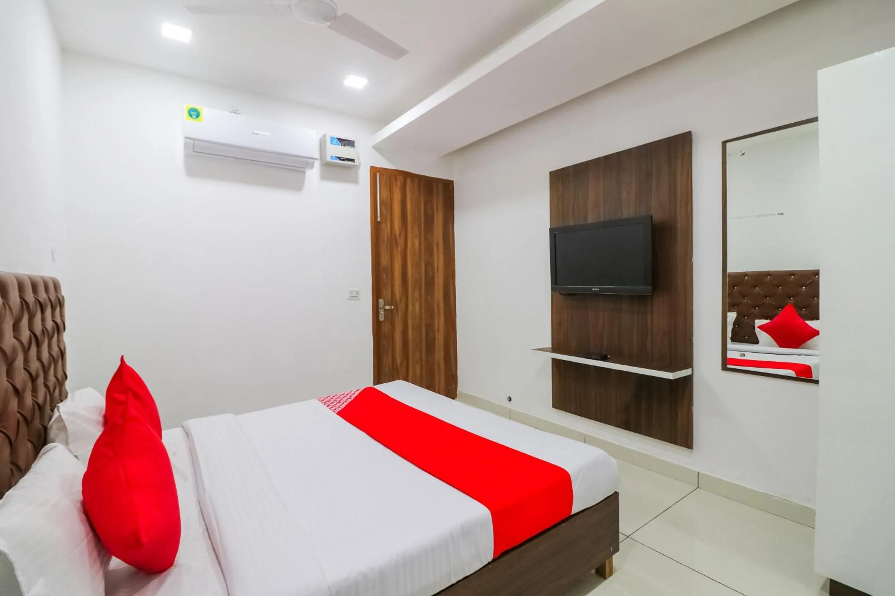 Bedroom, Bed in Hotel O SkyCity