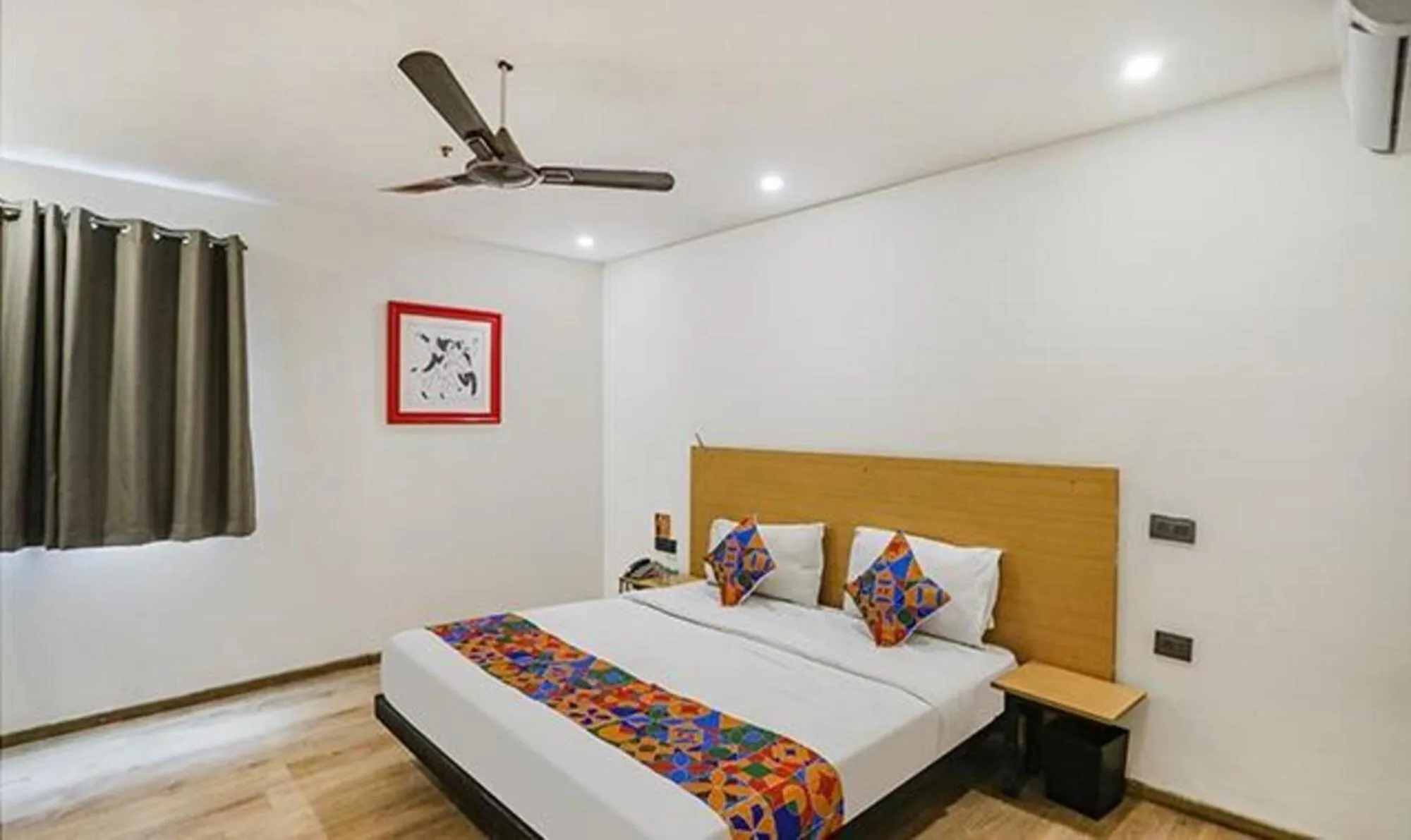 Facade/entrance, Bed in FabHotel Royale 58